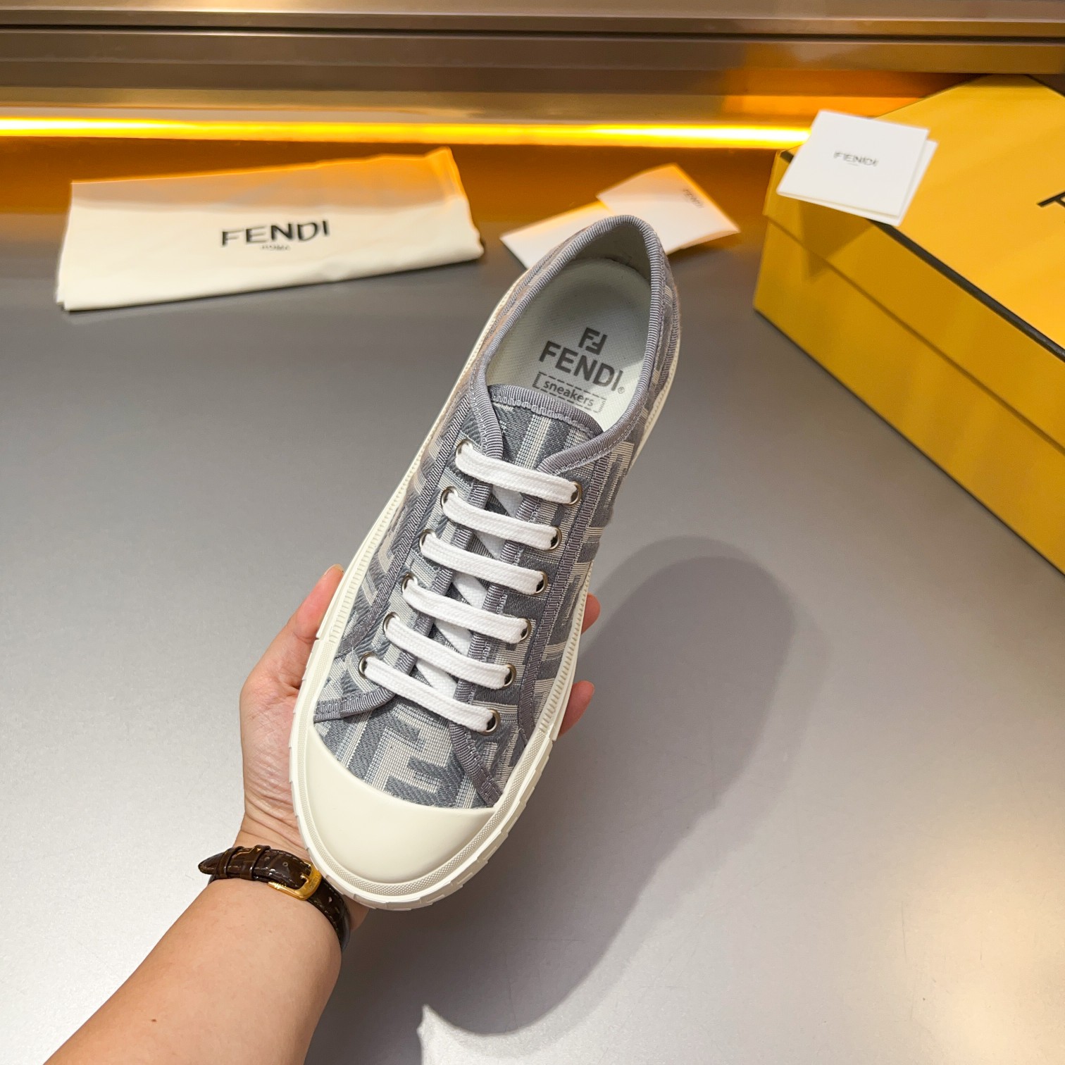 F D Primavera/Verano Pareja Casual Zapatillas de deporte con suela ondulada grabado F. Talón adornad