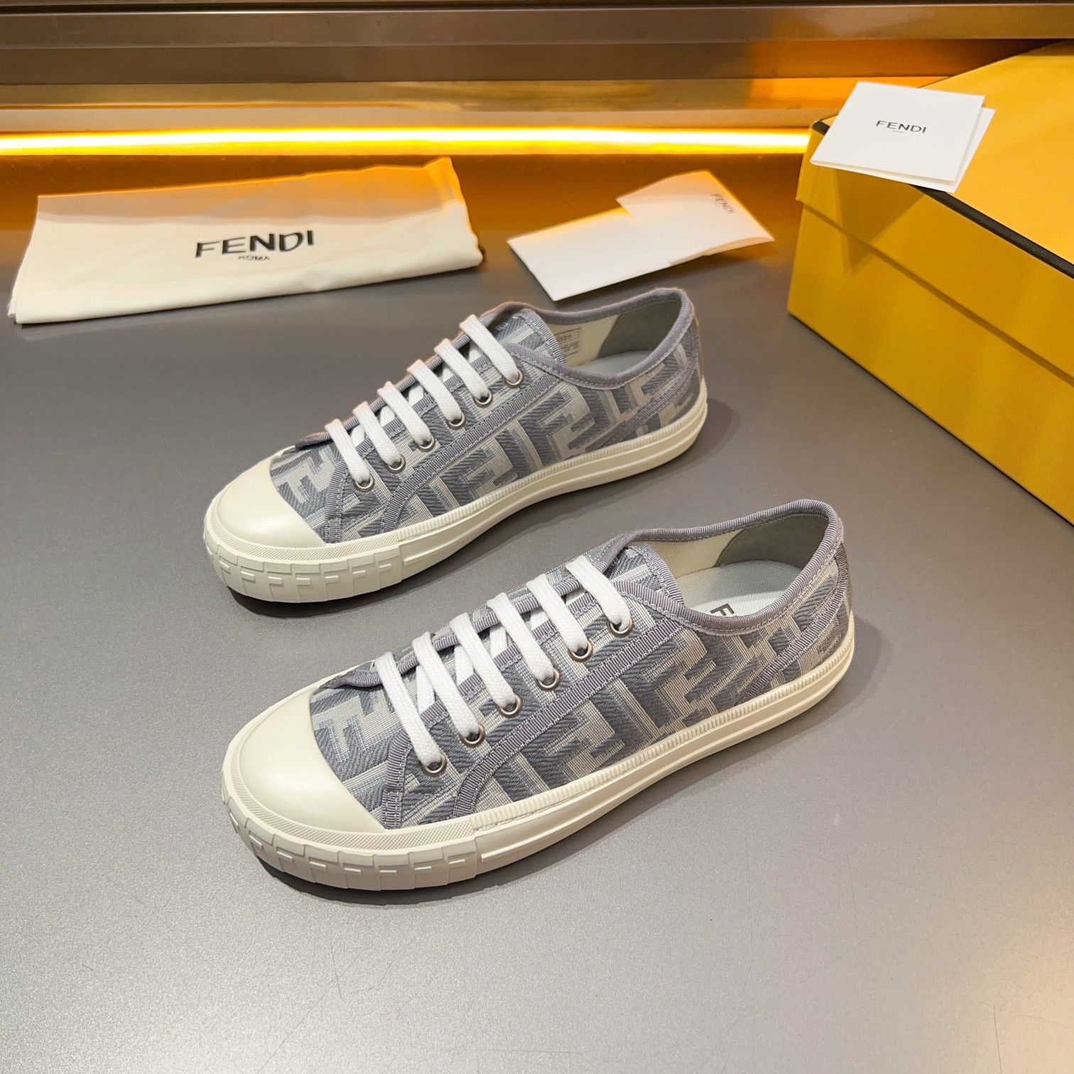 F D Primavera/Verano Pareja Casual Zapatillas de deporte con suela ondulada grabado F. Talón adornad
