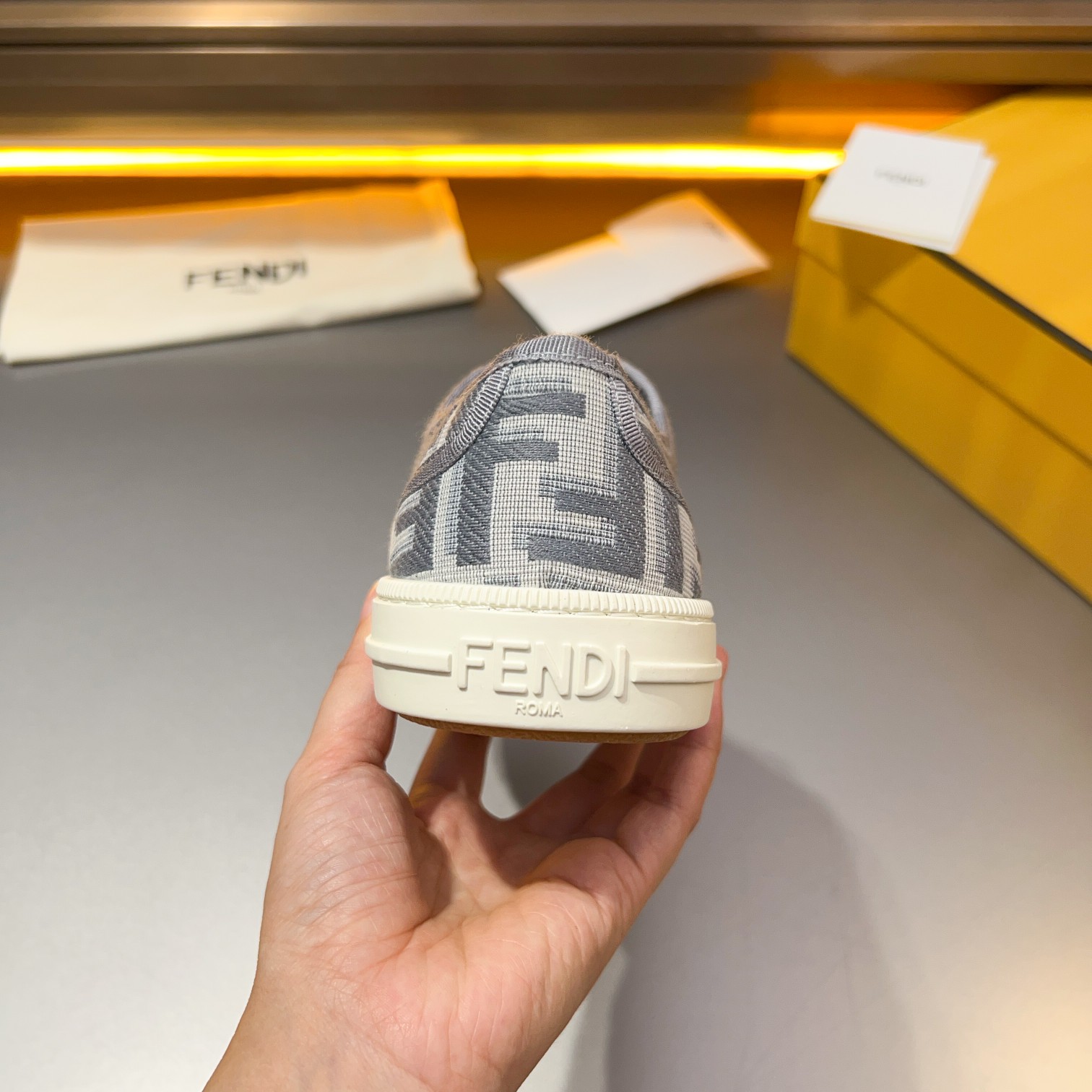 F D Primavera/Verano Pareja Casual Zapatillas de deporte con suela ondulada grabado F. Talón adornad