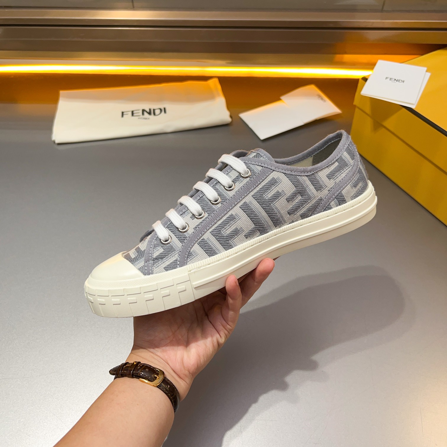 F D Primavera/Verano Pareja Casual Zapatillas de deporte con suela ondulada grabado F. Talón adornad