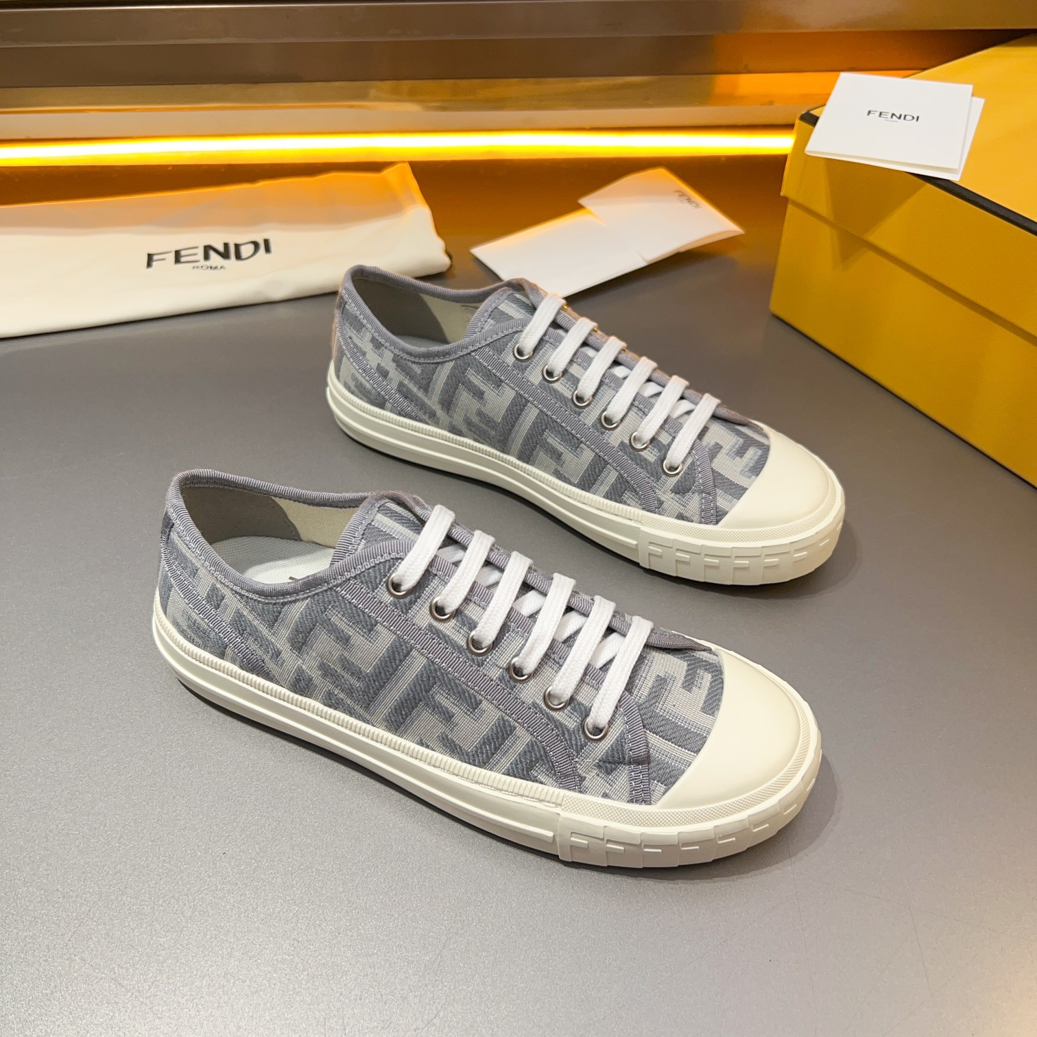 F D Primavera/Verano Pareja Casual Zapatillas de deporte con suela ondulada grabado F. Talón adornad