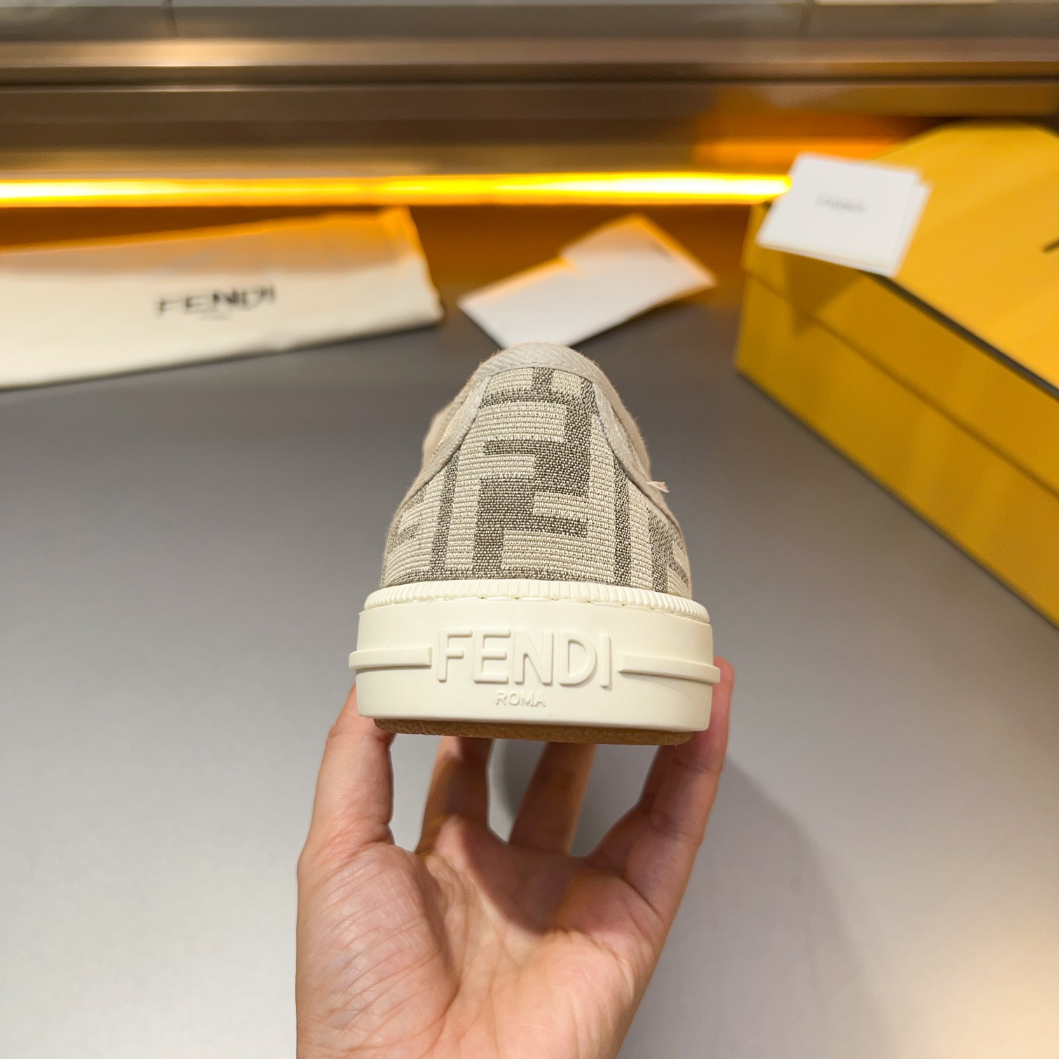 F D Primavera/Verano Pareja Casual Zapatillas de deporte con suela ondulada grabado F. Talón adornad