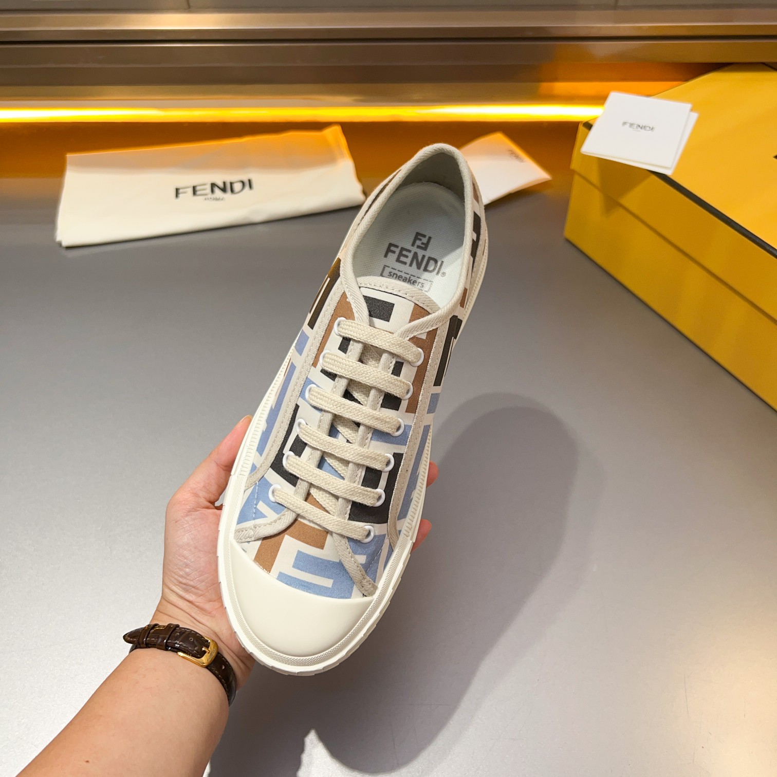 F D Primavera/Verano Pareja Casual Zapatillas de deporte con suela ondulada grabado F. Talón adornad