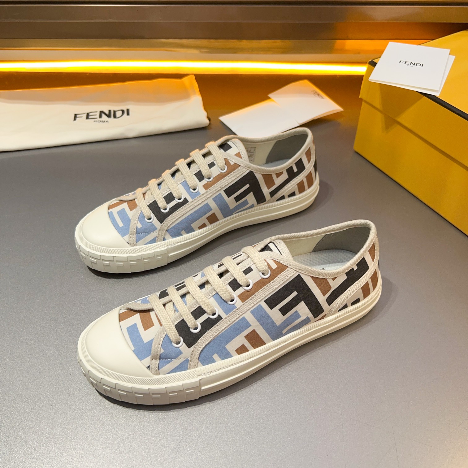 F D Primavera/Verano Pareja Casual Zapatillas de deporte con suela ondulada grabado F. Talón adornad