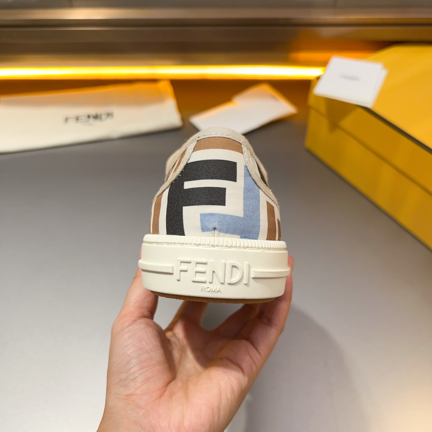 F D Primavera/Verano Pareja Casual Zapatillas de deporte con suela ondulada grabado F. Talón adornad