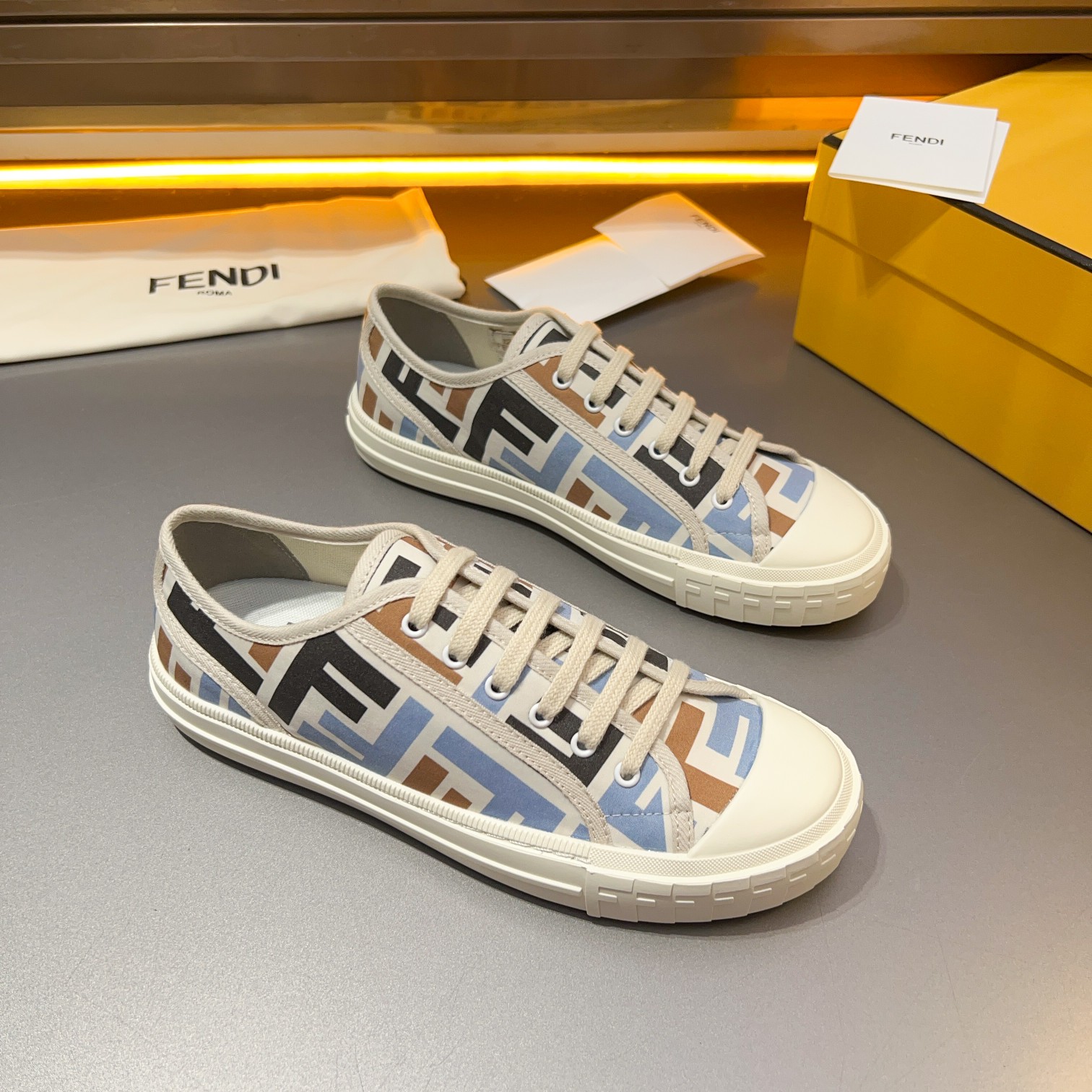 F D Primavera/Verano Pareja Casual Zapatillas de deporte con suela ondulada grabado F. Talón adornad