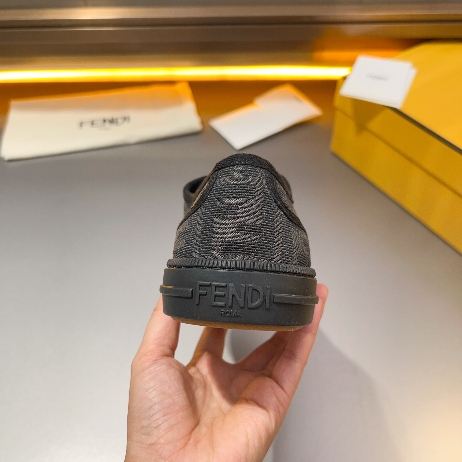 F D Primavera/Verano Pareja Casual Zapatillas de deporte con suela ondulada grabado F. Talón adornad