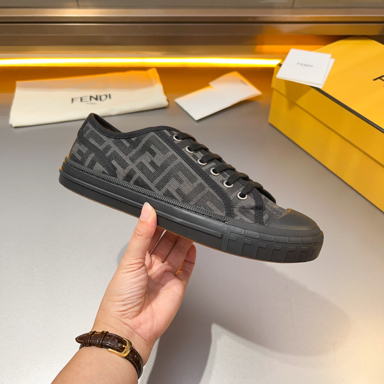 F D Primavera/Verano Pareja Casual Zapatillas de deporte con suela ondulada grabado F. Talón adornad