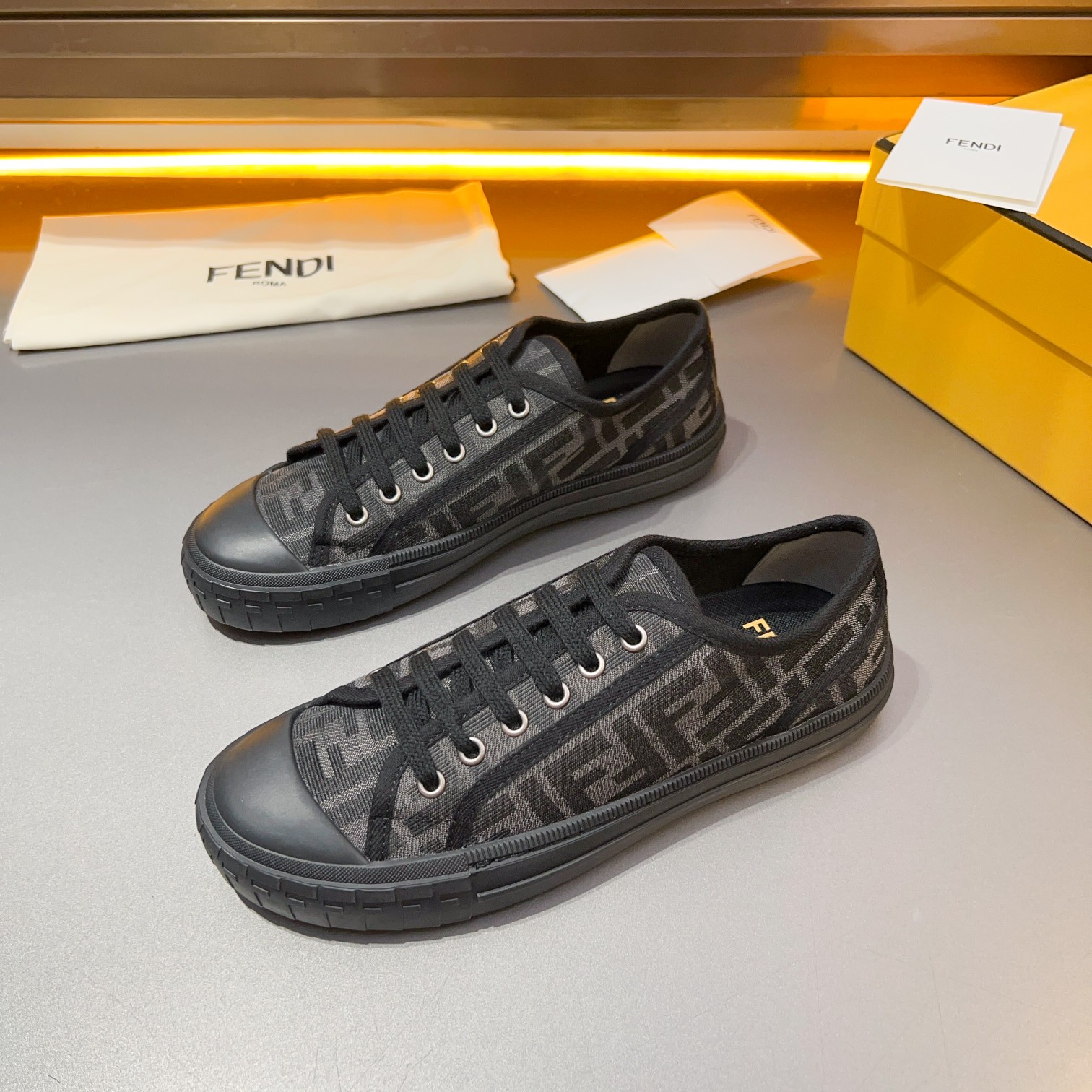 F D Primavera/Verano Pareja Casual Zapatillas de deporte con suela ondulada grabado F. Talón adornad