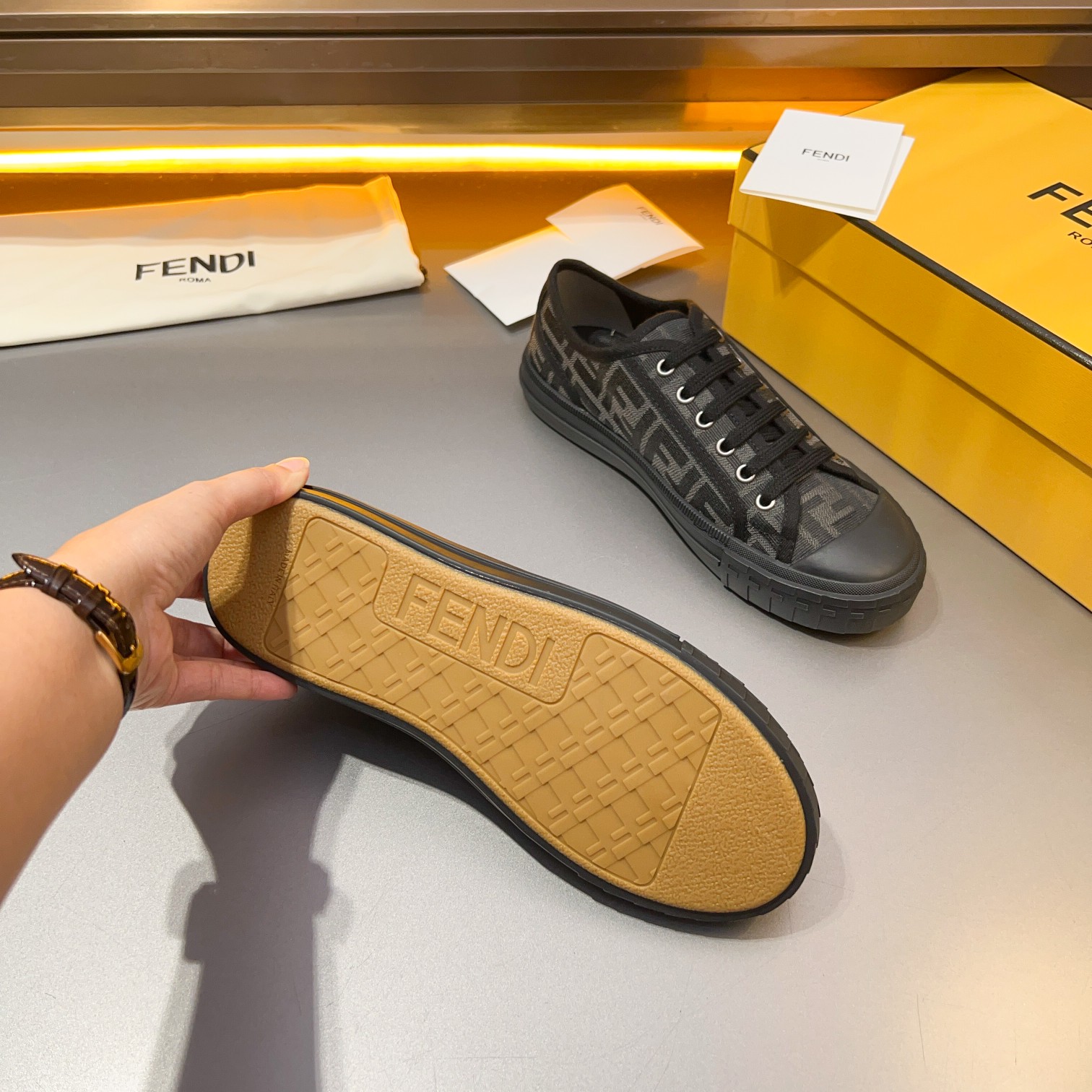 F D Primavera/Verano Pareja Casual Zapatillas de deporte con suela ondulada grabado F. Talón adornad