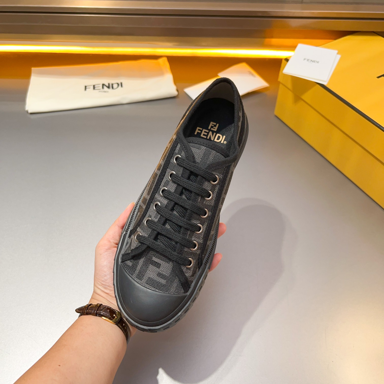 F D Primavera/Verano Pareja Casual Zapatillas de deporte con suela ondulada grabado F. Talón adornad