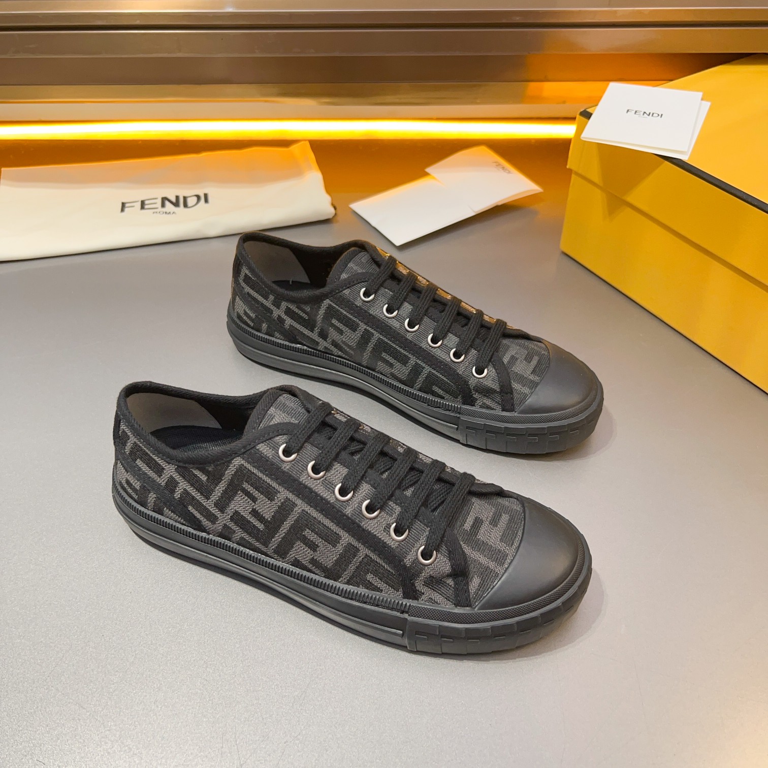 F D Primavera/Verano Pareja Casual Zapatillas de deporte con suela ondulada grabado F. Talón adornad