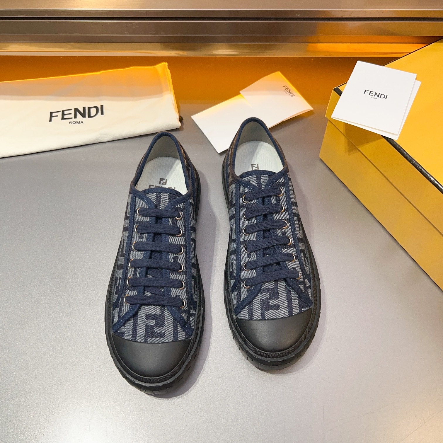 F D Primavera/Verano Pareja Casual Zapatillas de deporte con suela ondulada grabado F. Talón adornad