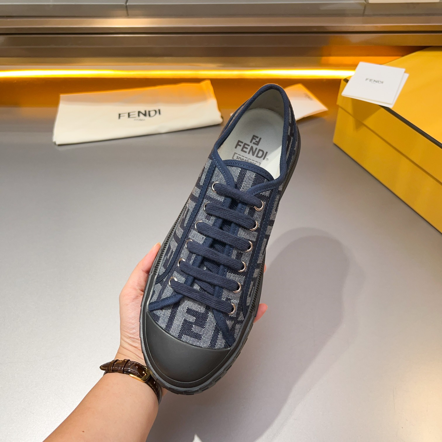 F D Primavera/Verano Pareja Casual Zapatillas de deporte con suela ondulada grabado F. Talón adornad