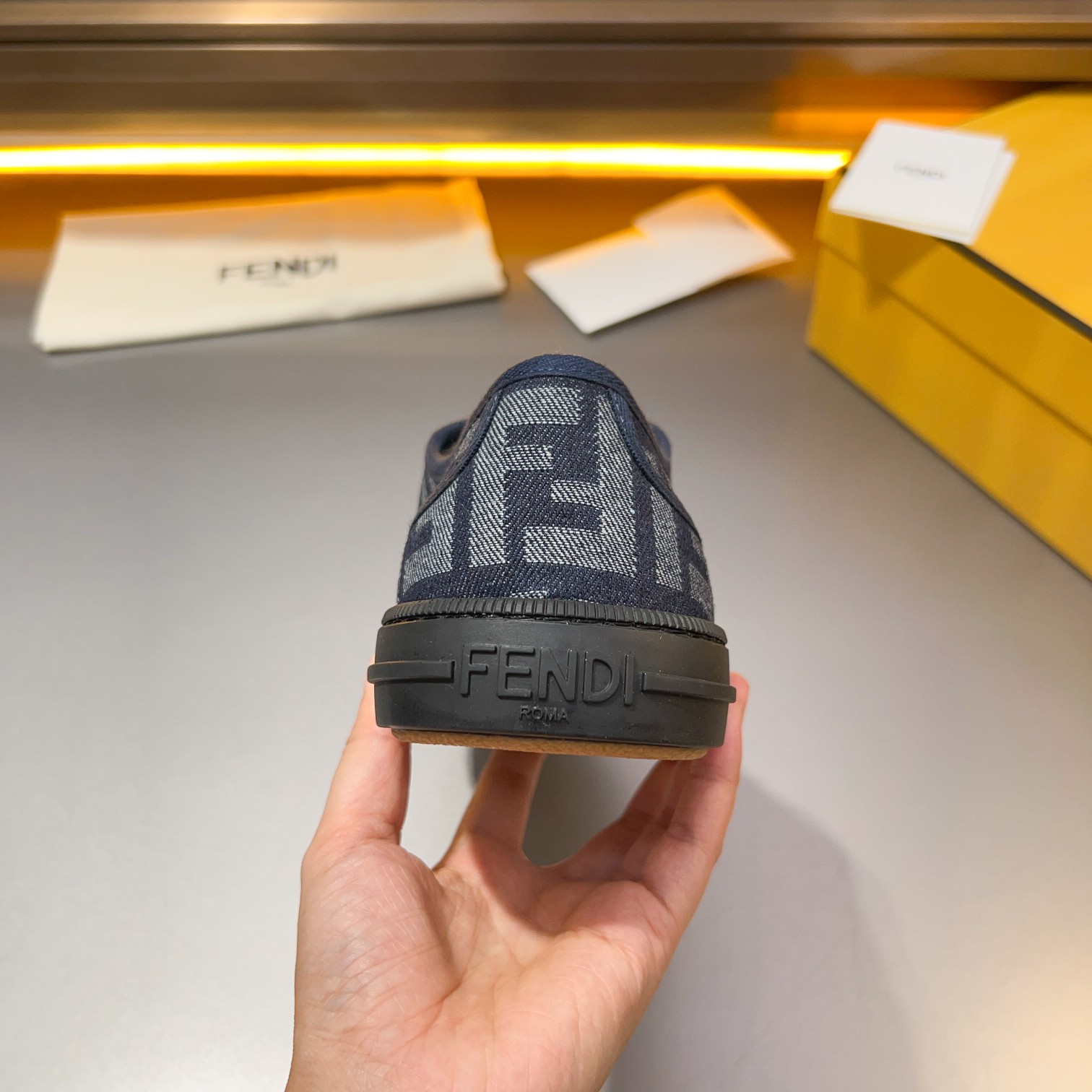 F D Primavera/Verano Pareja Casual Zapatillas de deporte con suela ondulada grabado F. Talón adornad
