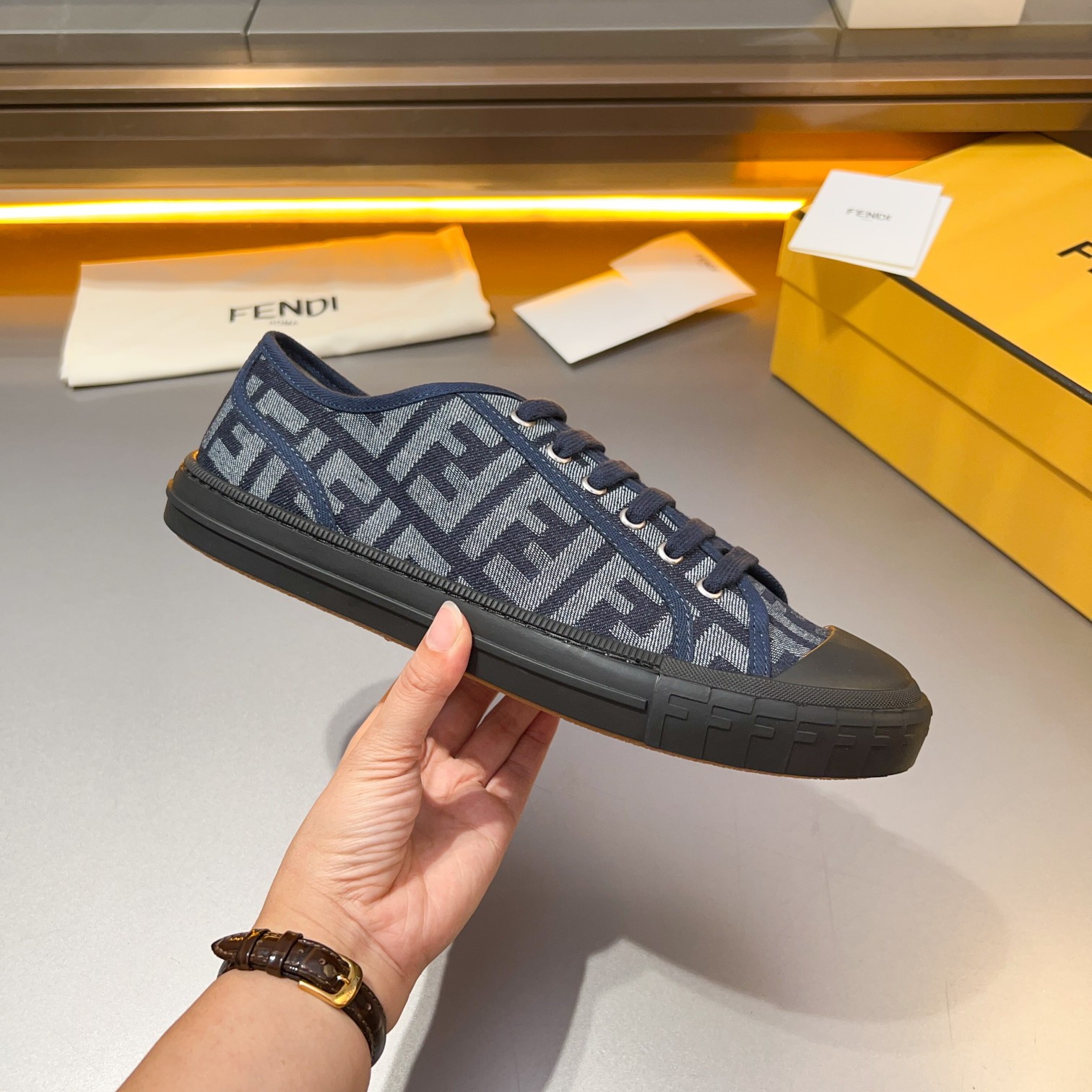 F D Primavera/Verano Pareja Casual Zapatillas de deporte con suela ondulada grabado F. Talón adornad