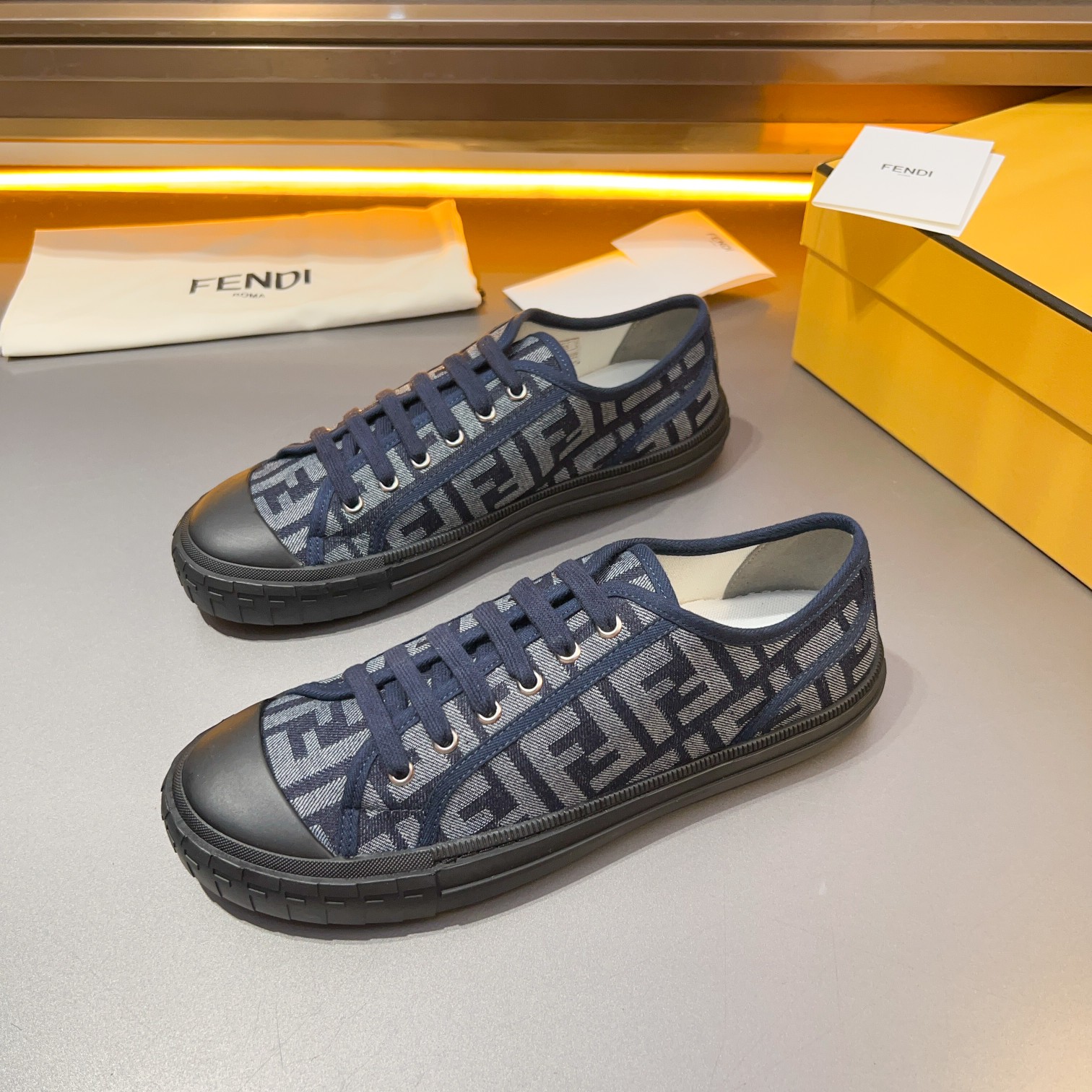 F D Primavera/Verano Pareja Casual Zapatillas de deporte con suela ondulada grabado F. Talón adornad