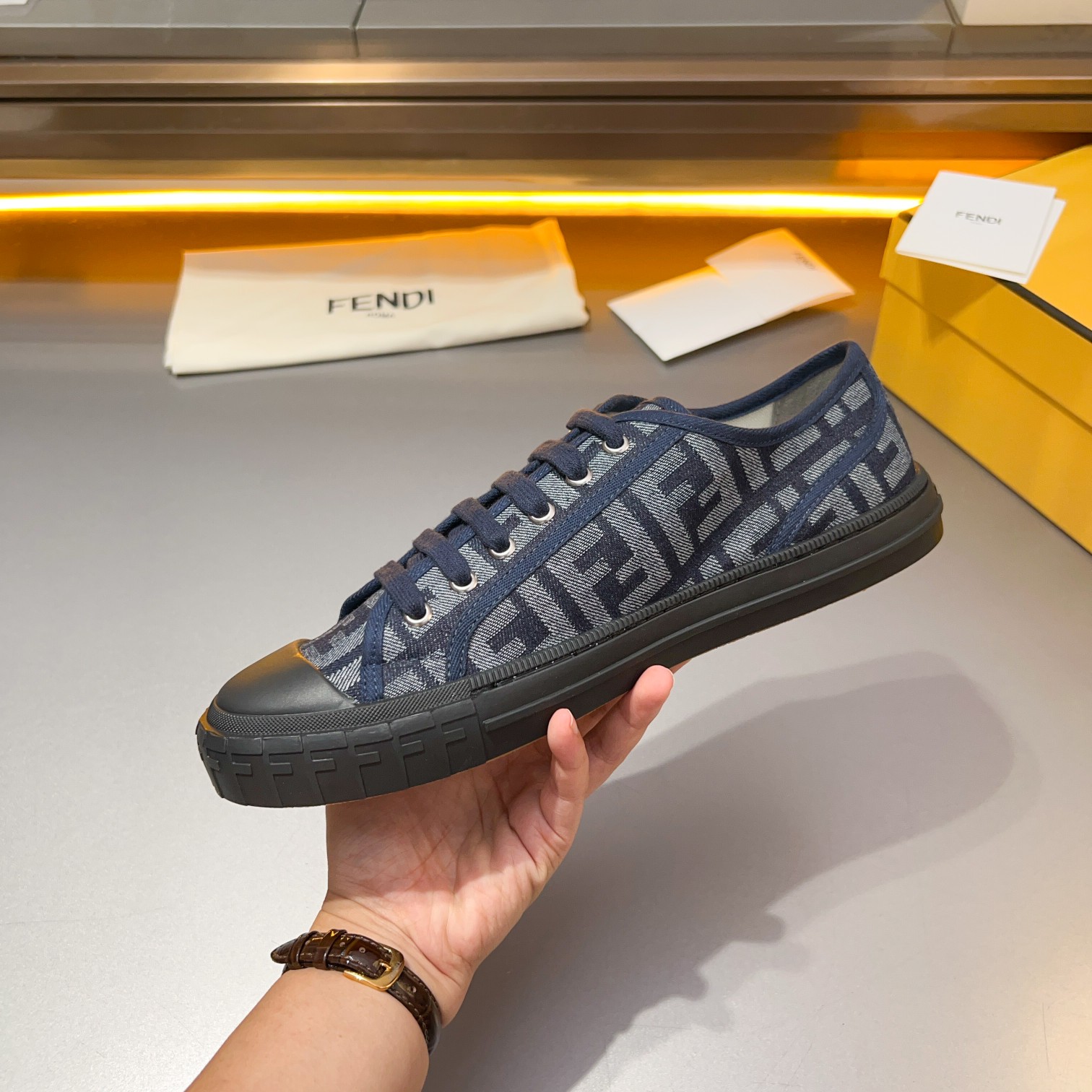 F D Primavera/Verano Pareja Casual Zapatillas de deporte con suela ondulada grabado F. Talón adornad