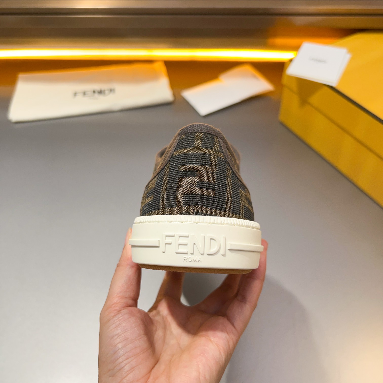 F D Primavera/Verano Pareja Casual Zapatillas de deporte con suela ondulada grabado F. Talón adornad