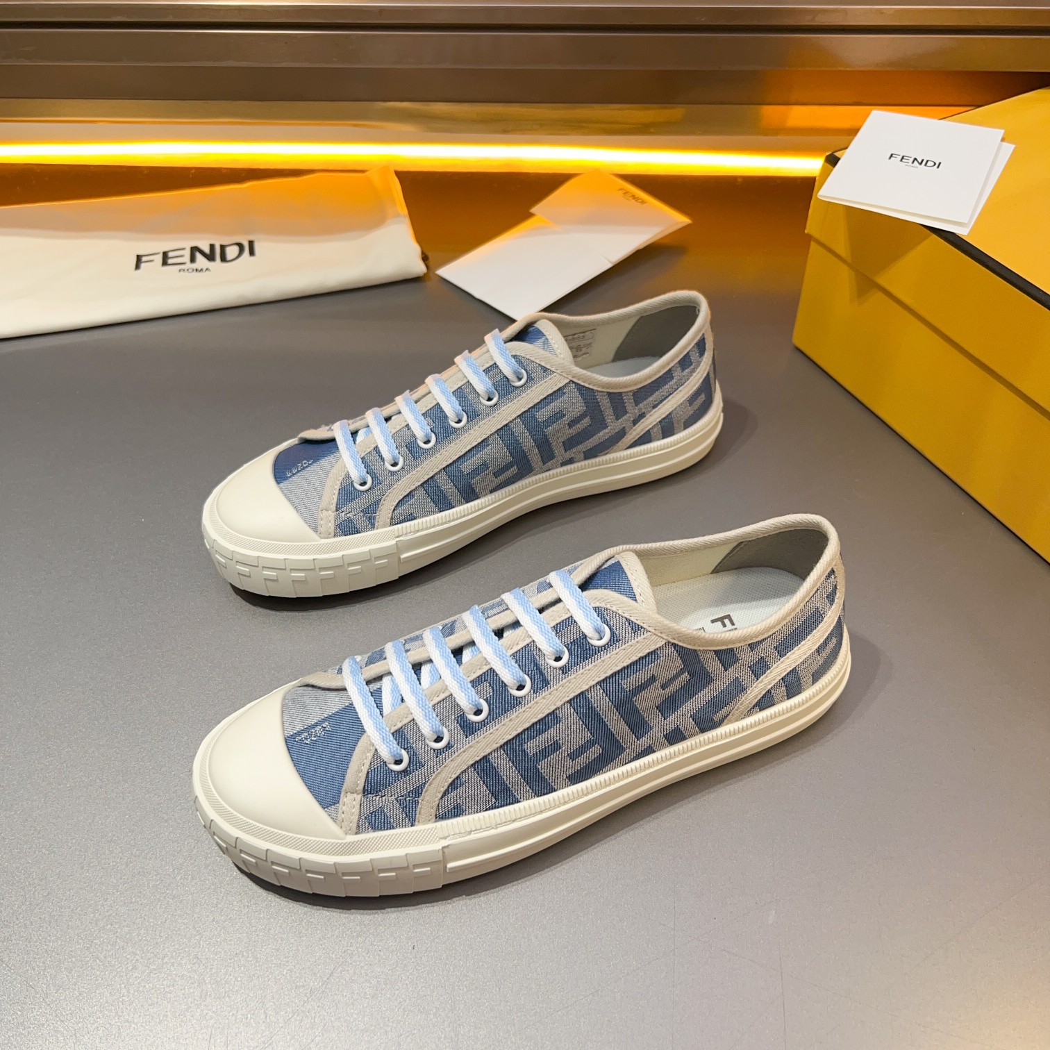 F D Primavera/Verano Pareja Casual Zapatillas de deporte con suela ondulada grabado F. Talón adornad