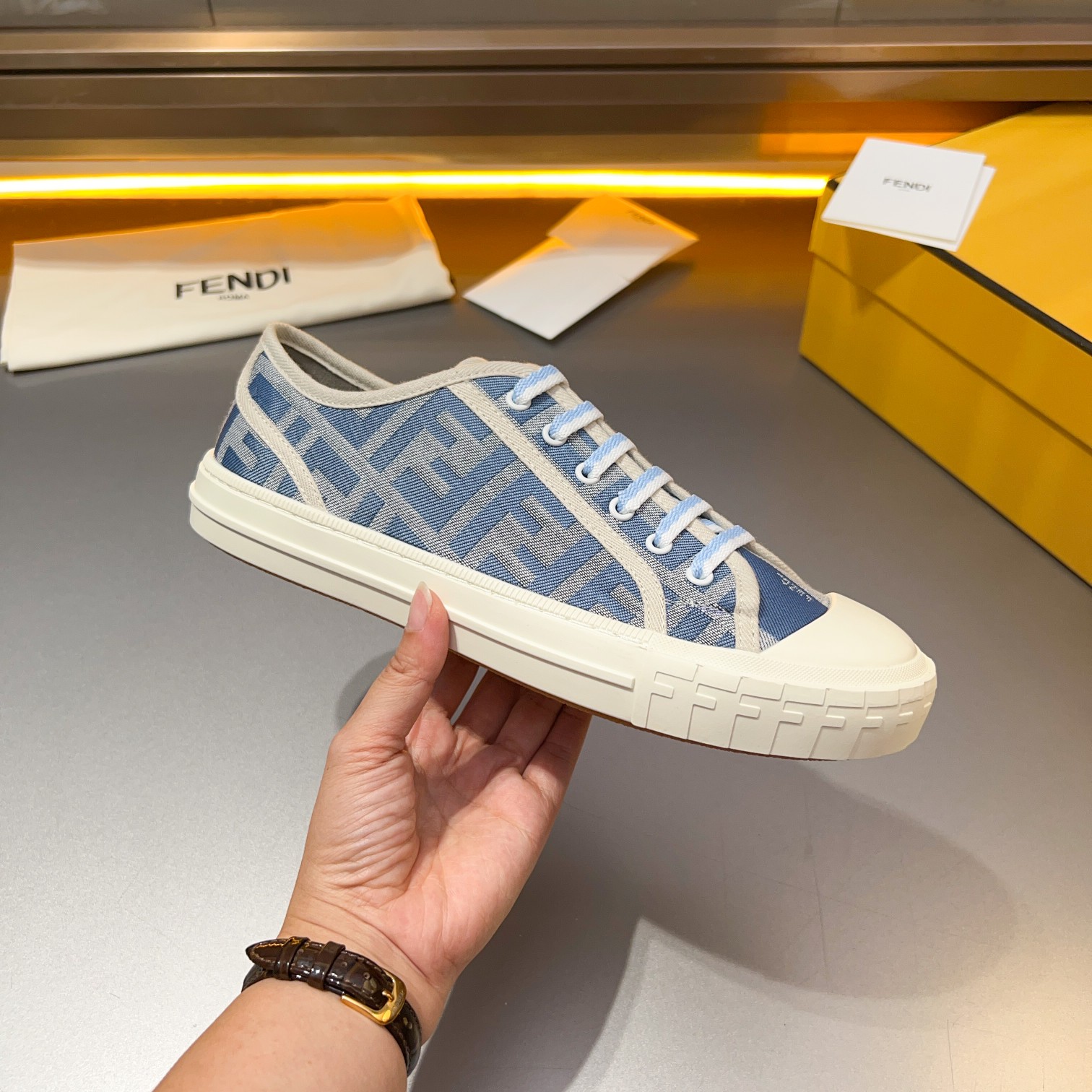 F D Primavera/Verano Pareja Casual Zapatillas de deporte con suela ondulada grabado F. Talón adornad