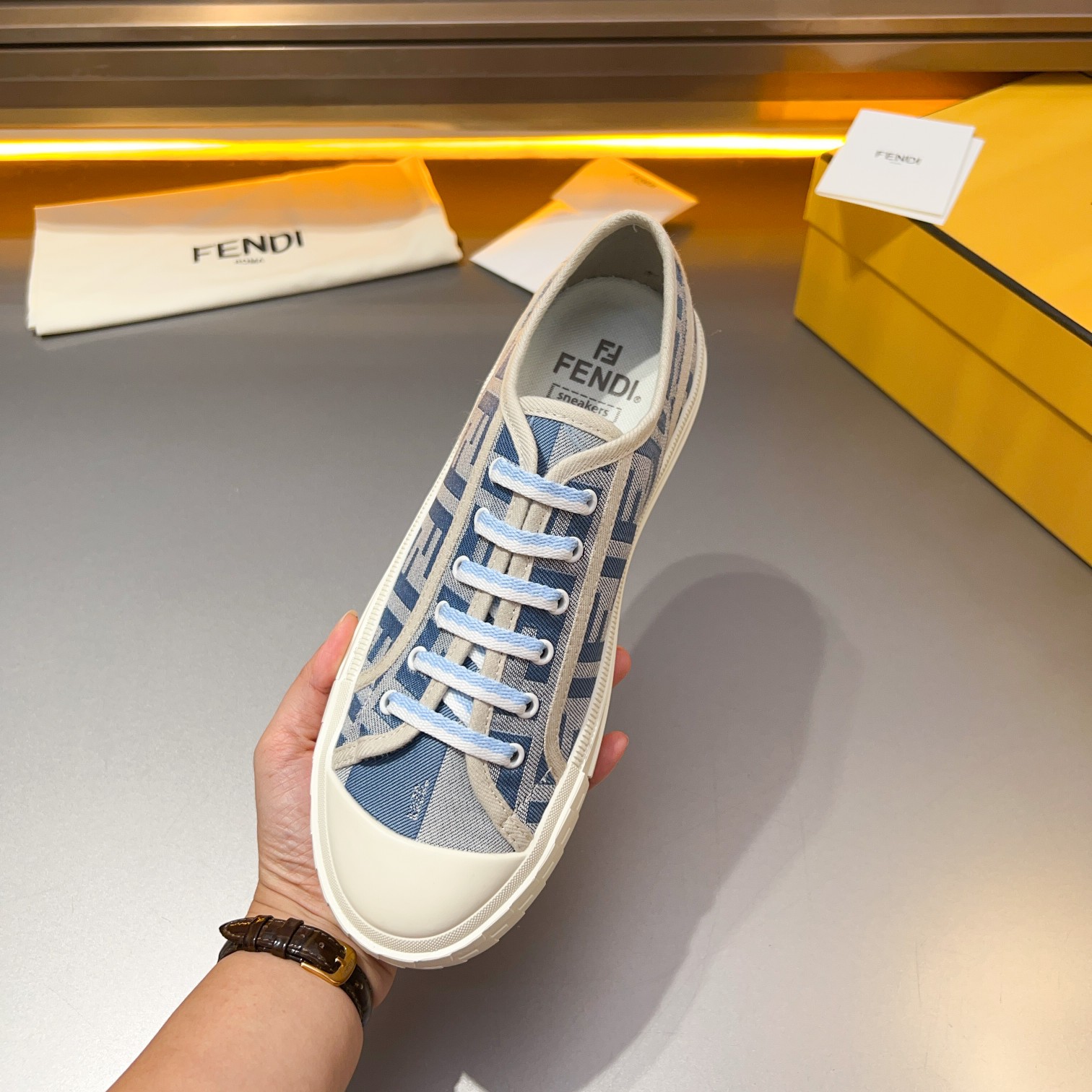 F D Primavera/Verano Pareja Casual Zapatillas de deporte con suela ondulada grabado F. Talón adornad