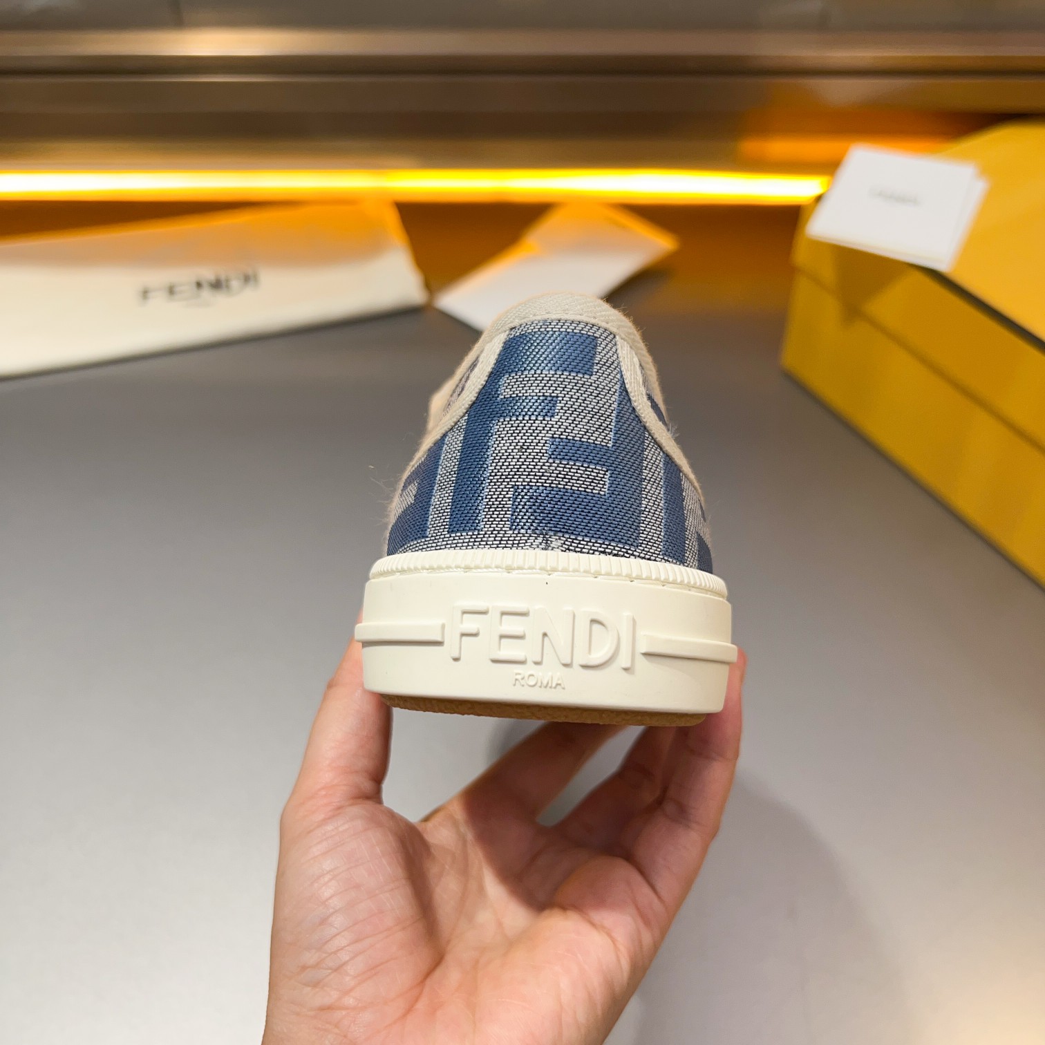 F D Primavera/Verano Pareja Casual Zapatillas de deporte con suela ondulada grabado F. Talón adornad