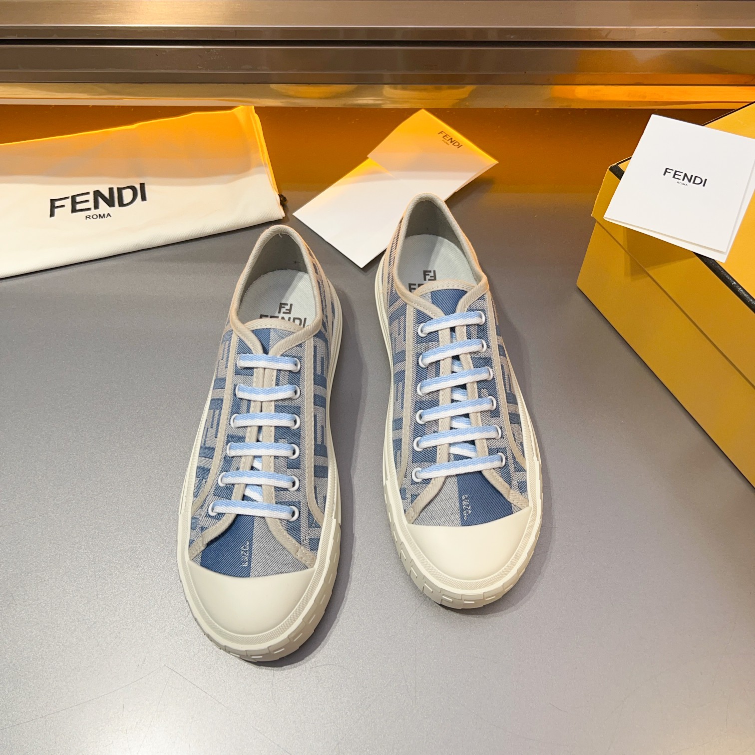 F D Primavera/Verano Pareja Casual Zapatillas de deporte con suela ondulada grabado F. Talón adornad