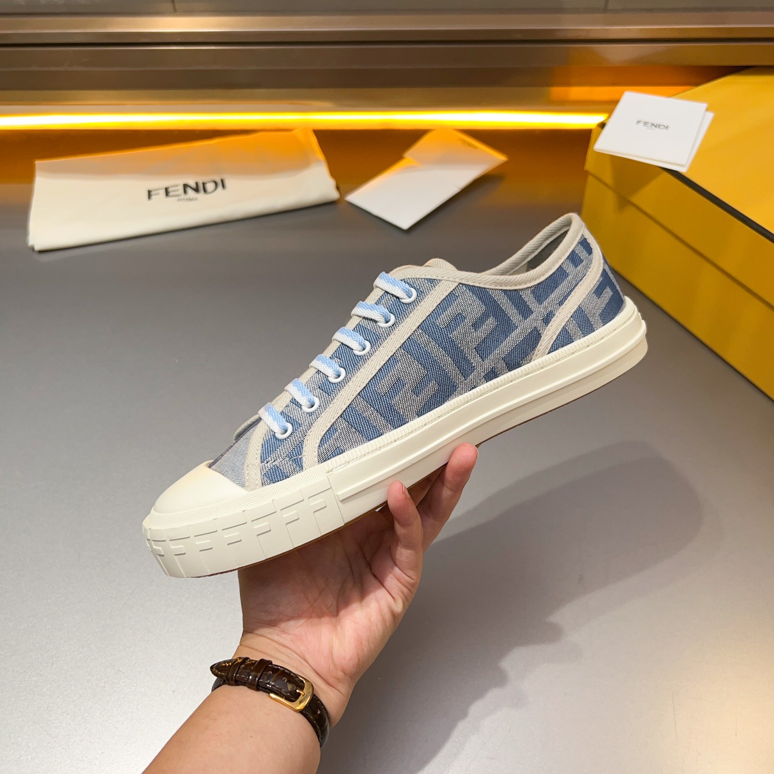 F D Primavera/Verano Pareja Casual Zapatillas de deporte con suela ondulada grabado F. Talón adornad