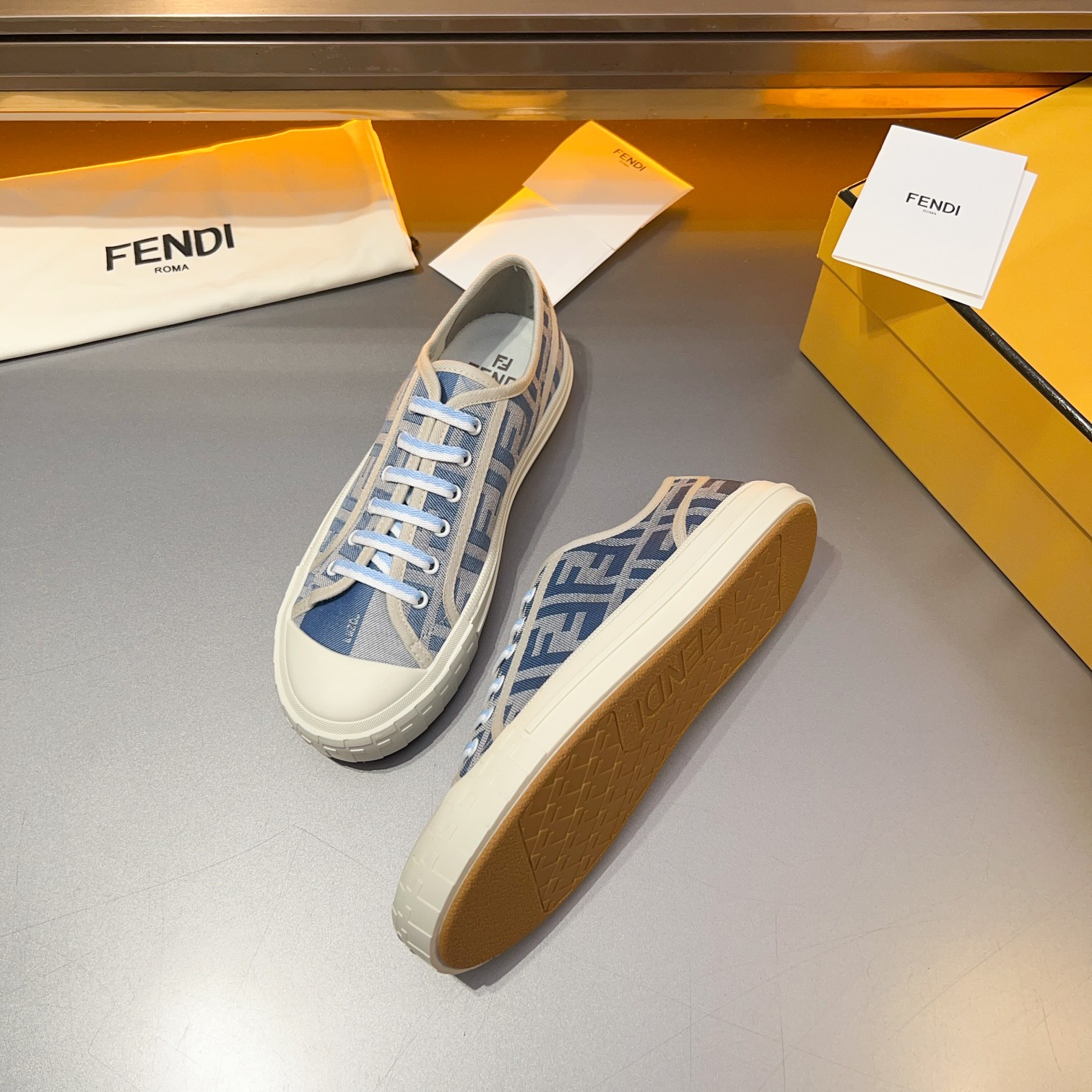 F D Primavera/Verano Pareja Casual Zapatillas de deporte con suela ondulada grabado F. Talón adornad