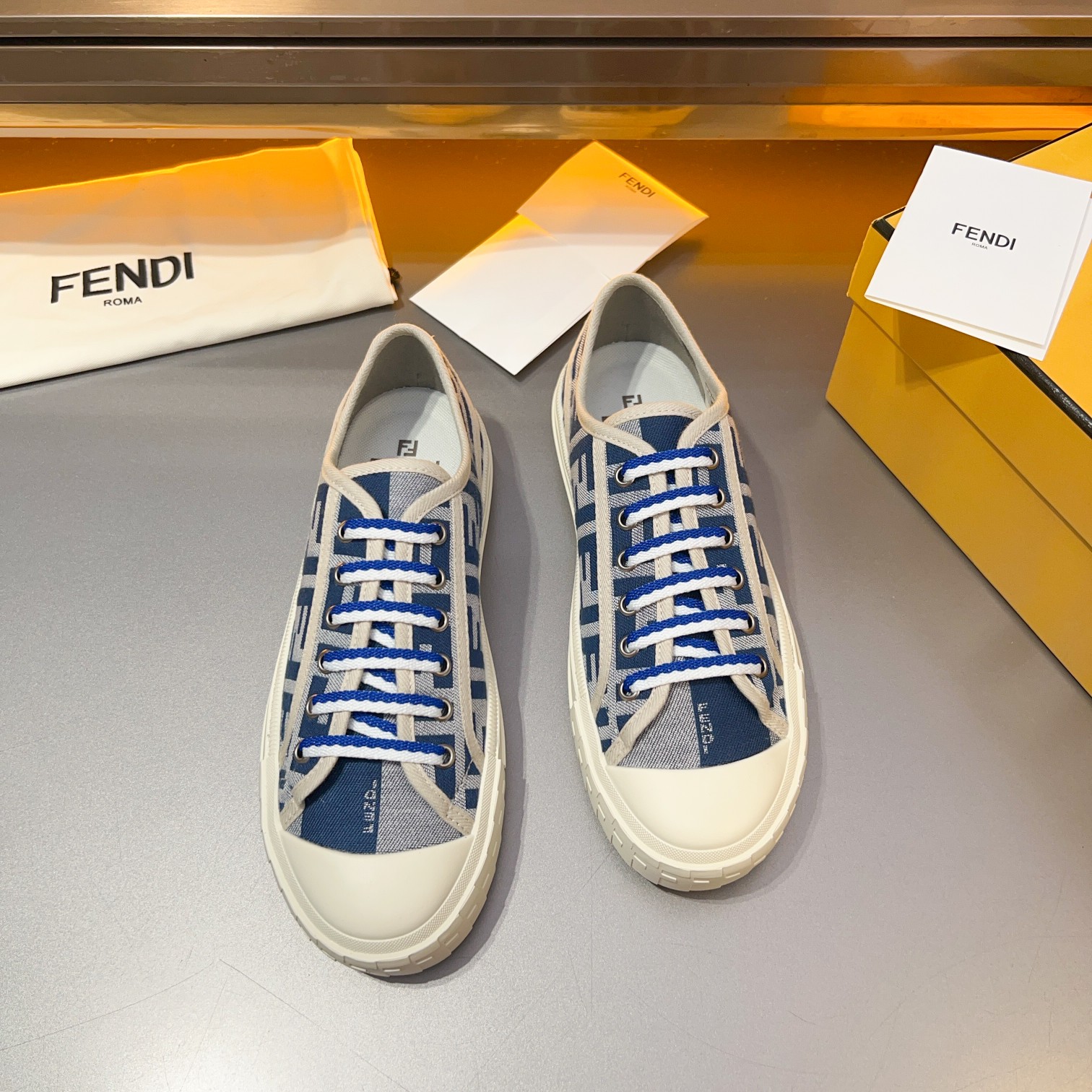 F D Primavera/Verano Pareja Casual Zapatillas de deporte con suela ondulada grabado F. Talón adornad