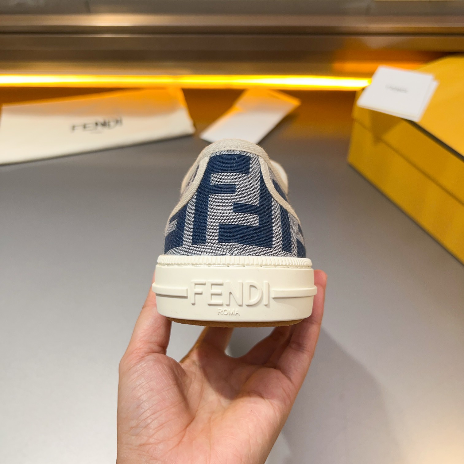 F D Primavera/Verano Pareja Casual Zapatillas de deporte con suela ondulada grabado F. Talón adornad