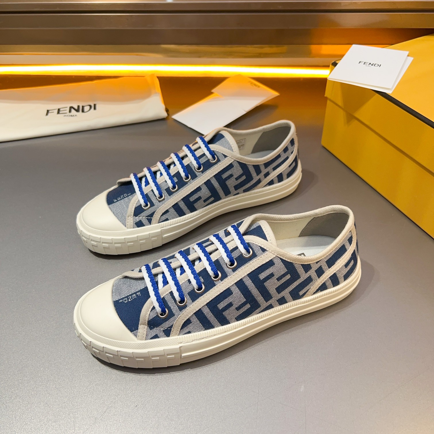 F D Primavera/Verano Pareja Casual Zapatillas de deporte con suela ondulada grabado F. Talón adornad