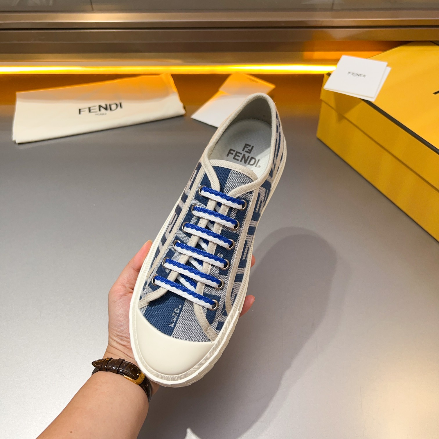 F D Primavera/Verano Pareja Casual Zapatillas de deporte con suela ondulada grabado F. Talón adornad