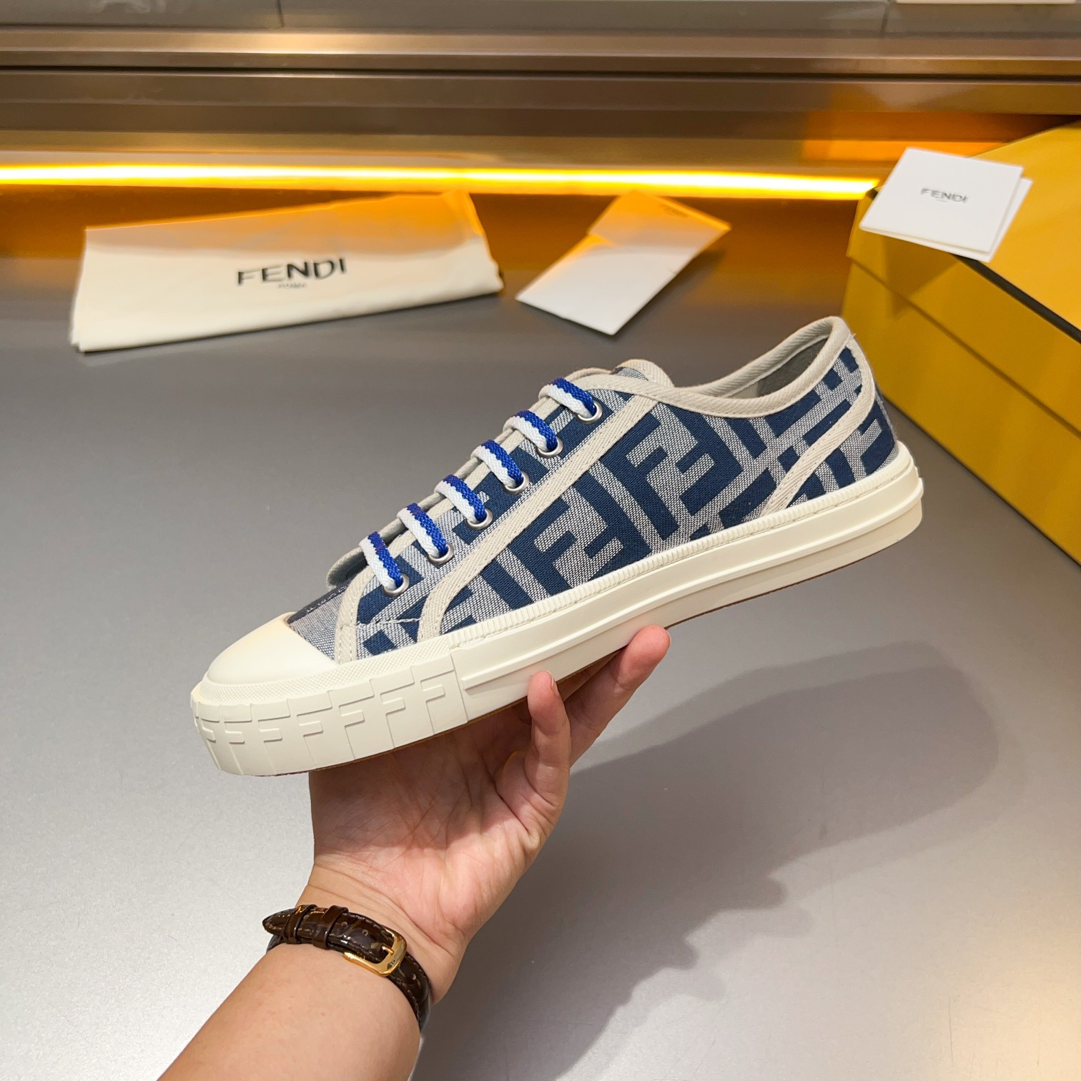 F D Primavera/Verano Pareja Casual Zapatillas de deporte con suela ondulada grabado F. Talón adornad