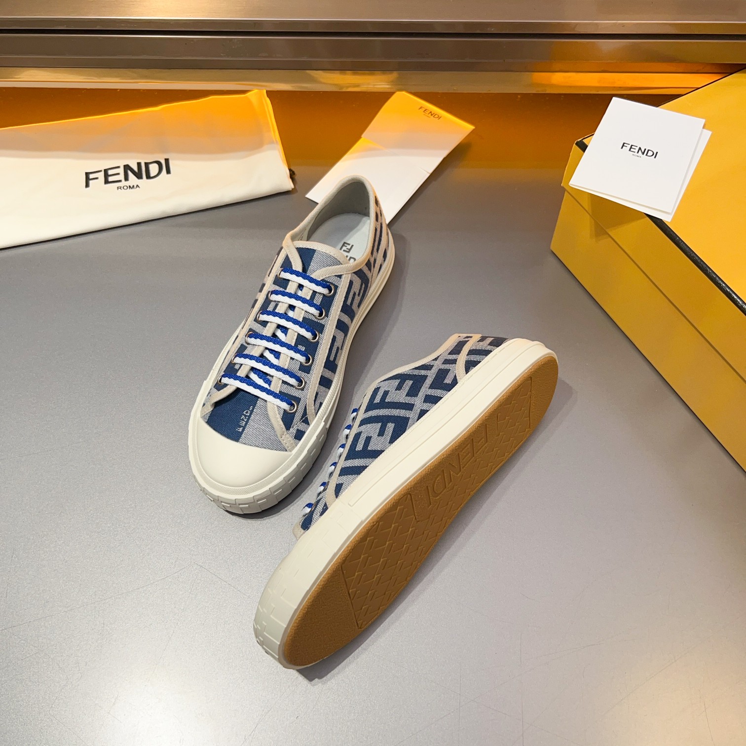 F D Primavera/Verano Pareja Casual Zapatillas de deporte con suela ondulada grabado F. Talón adornad