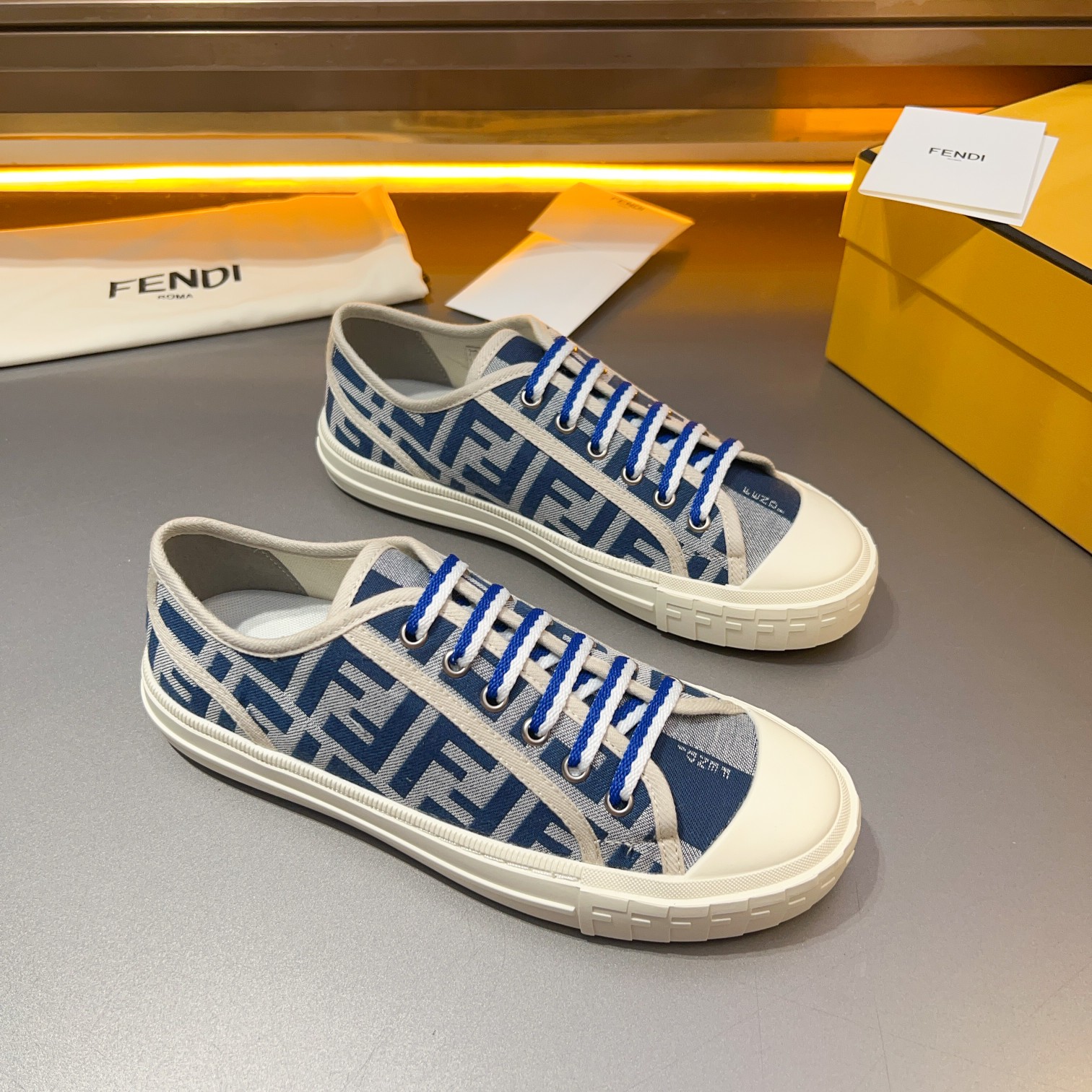 F D Primavera/Verano Pareja Casual Zapatillas de deporte con suela ondulada grabado F. Talón adornad