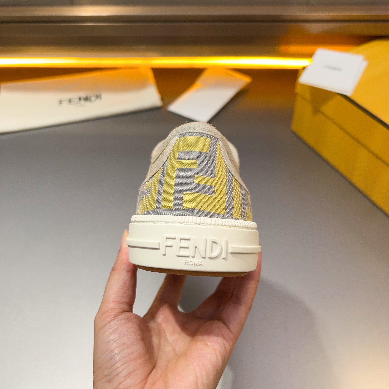 F D Primavera/Verano Pareja Casual Zapatillas de deporte con suela ondulada grabado F. Talón adornad