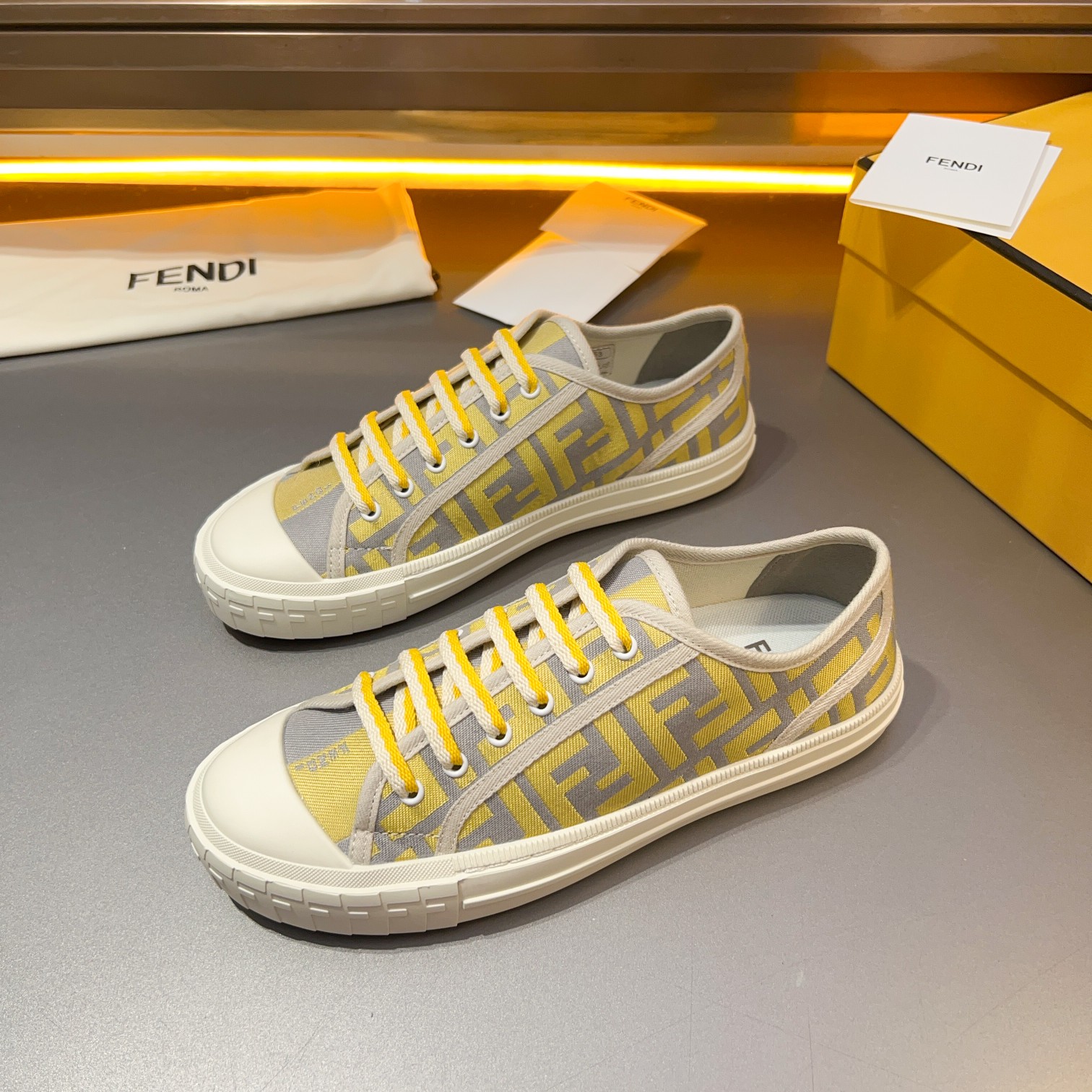 F D Primavera/Verano Pareja Casual Zapatillas de deporte con suela ondulada grabado F. Talón adornad