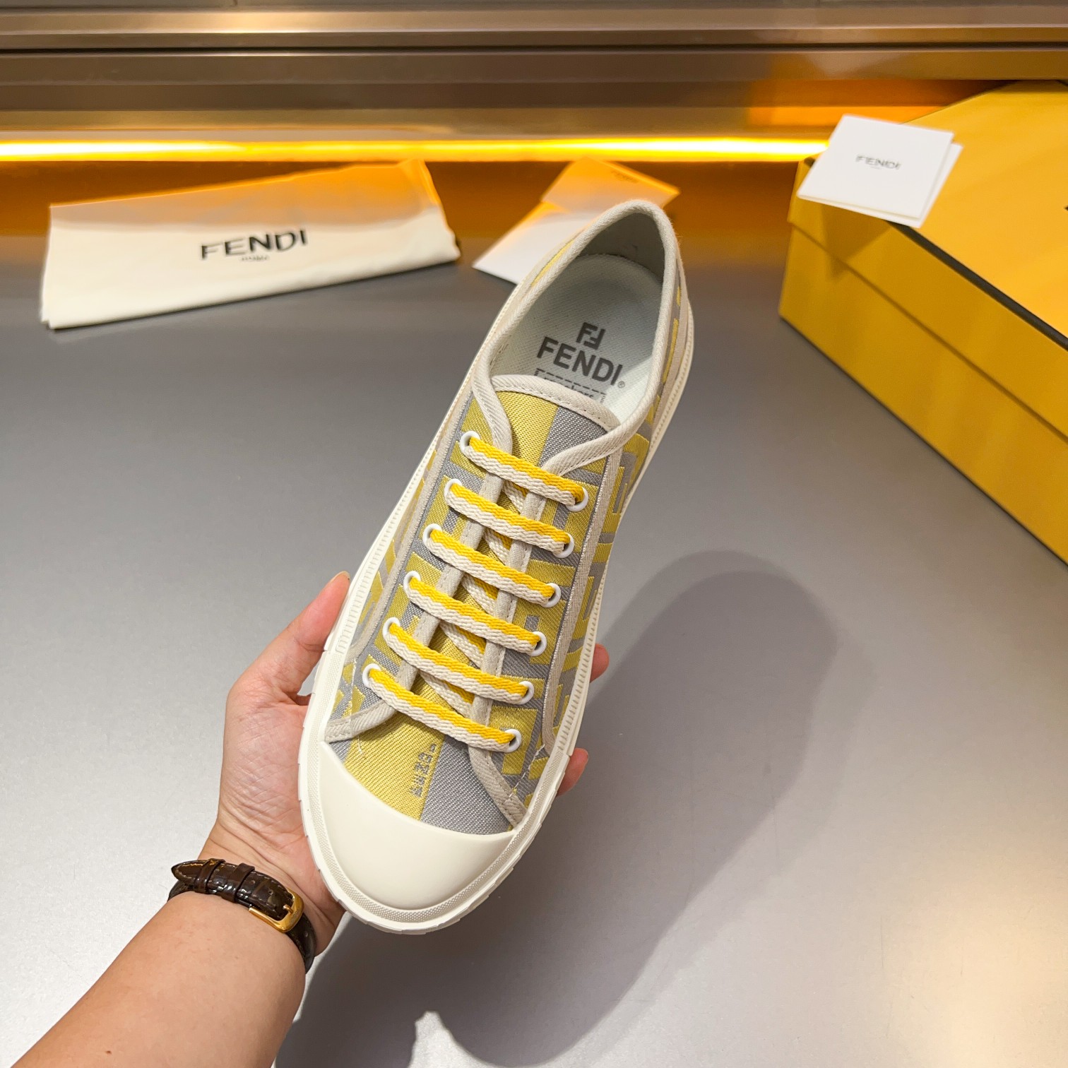 F D Primavera/Verano Pareja Casual Zapatillas de deporte con suela ondulada grabado F. Talón adornad