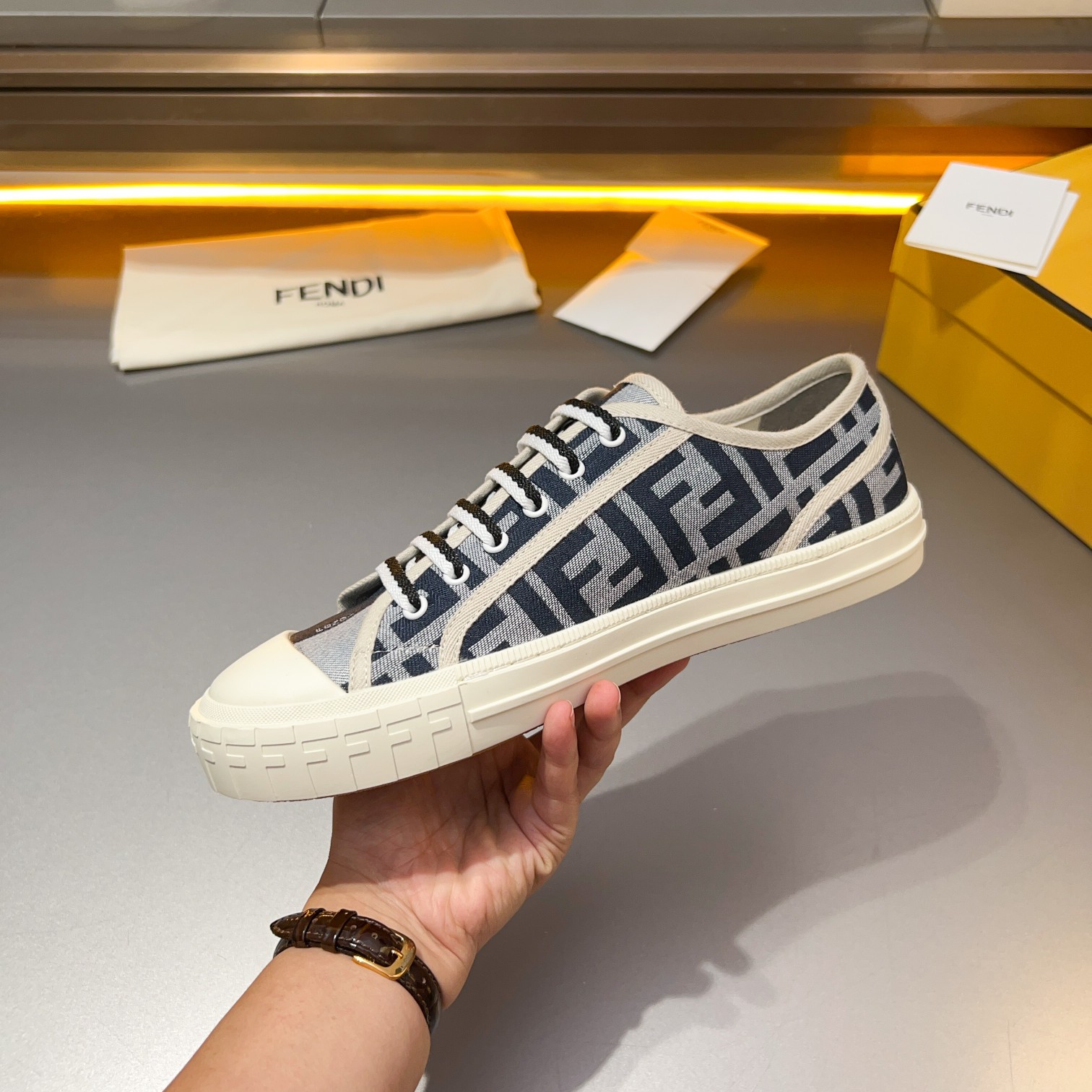 F D Primavera/Verano Pareja Casual Zapatillas de deporte con suela ondulada grabado F. Talón adornad