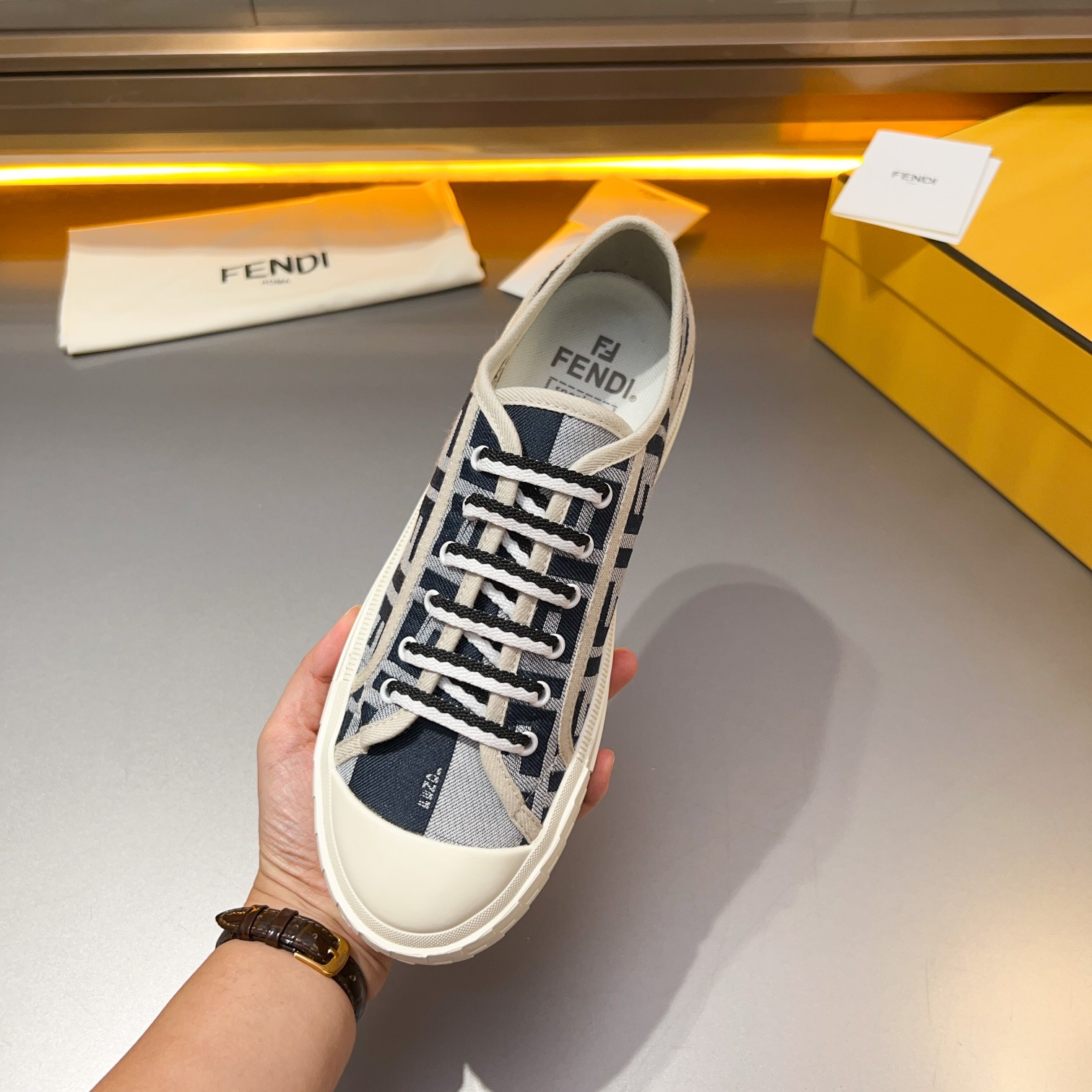 F D Primavera/Verano Pareja Casual Zapatillas de deporte con suela ondulada grabado F. Talón adornad