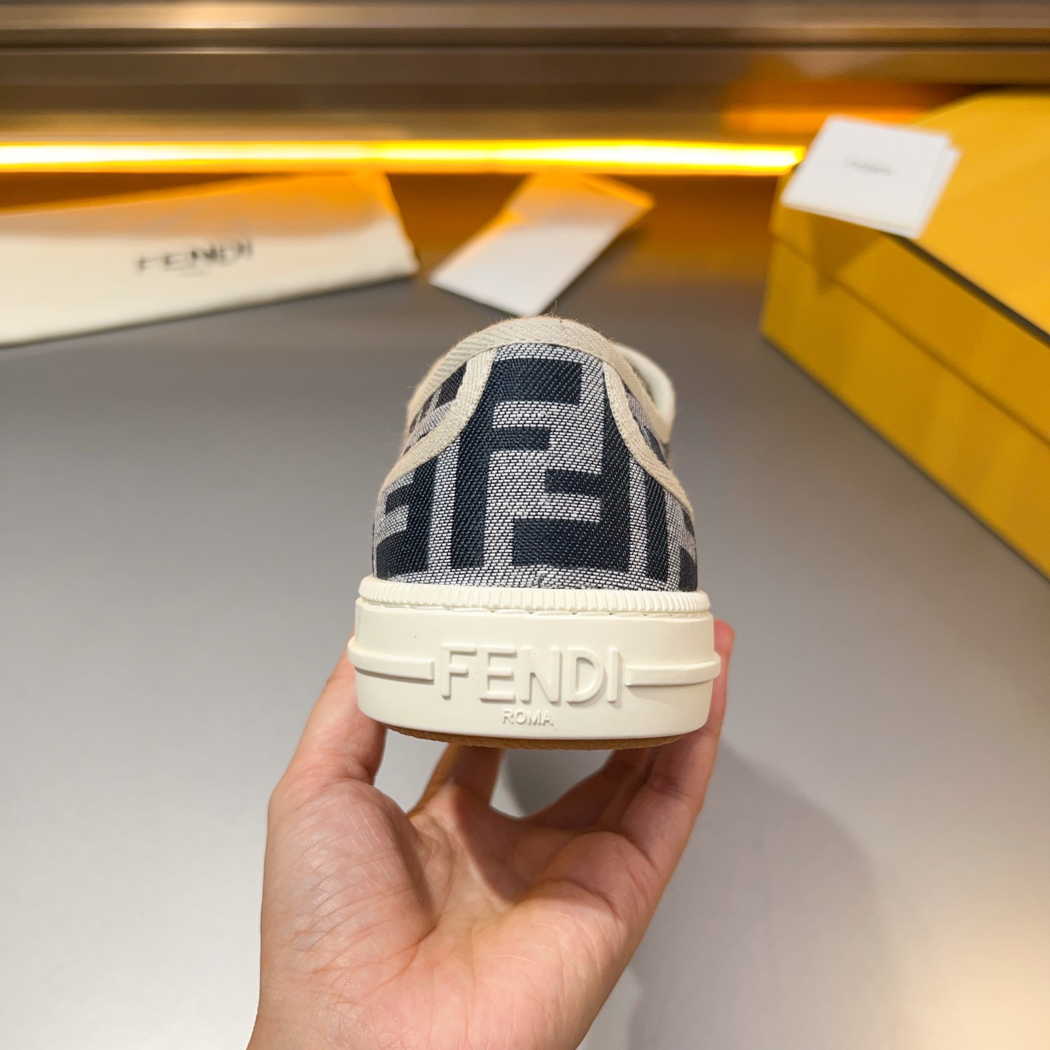 F D Primavera/Verano Pareja Casual Zapatillas de deporte con suela ondulada grabado F. Talón adornad