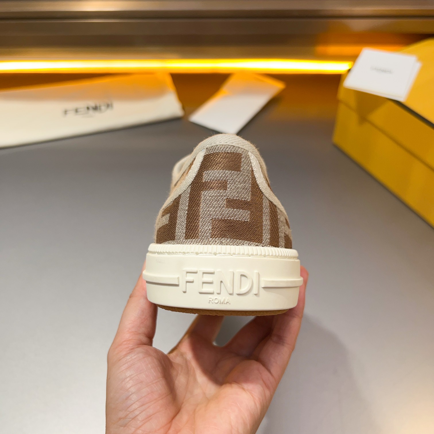 F D Primavera/Verano Pareja Casual Zapatillas de deporte con suela ondulada grabado F. Talón adornad