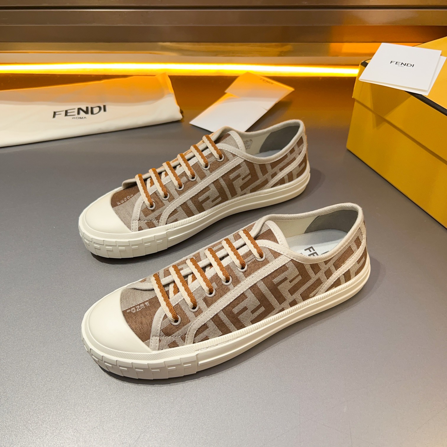 F D Primavera/Verano Pareja Casual Zapatillas de deporte con suela ondulada grabado F. Talón adornad