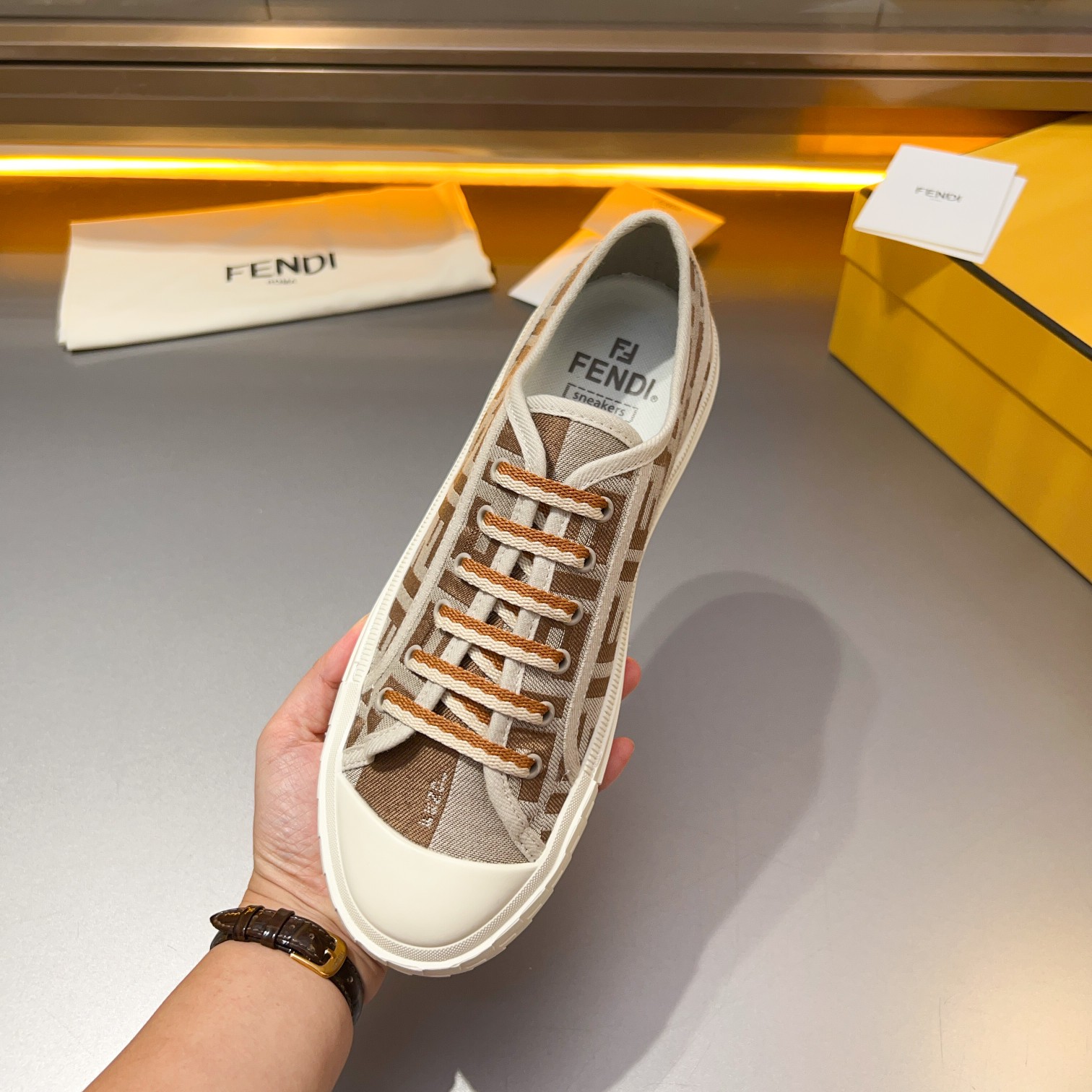 F D Primavera/Verano Pareja Casual Zapatillas de deporte con suela ondulada grabado F. Talón adornad