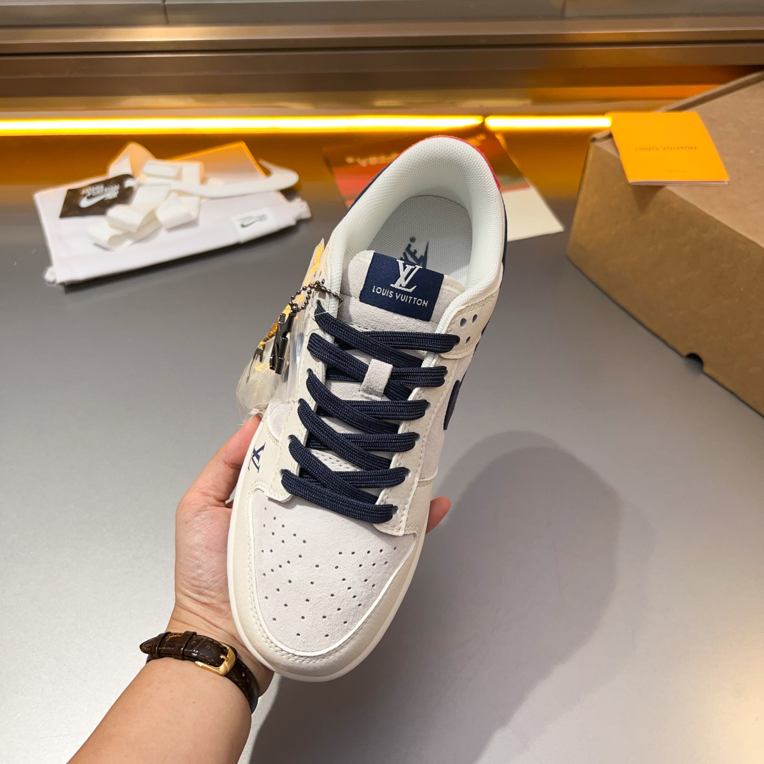 L.v* X nike de marca compartida están confeccionadas en piel de vacuno con cabeza empalmada con orig