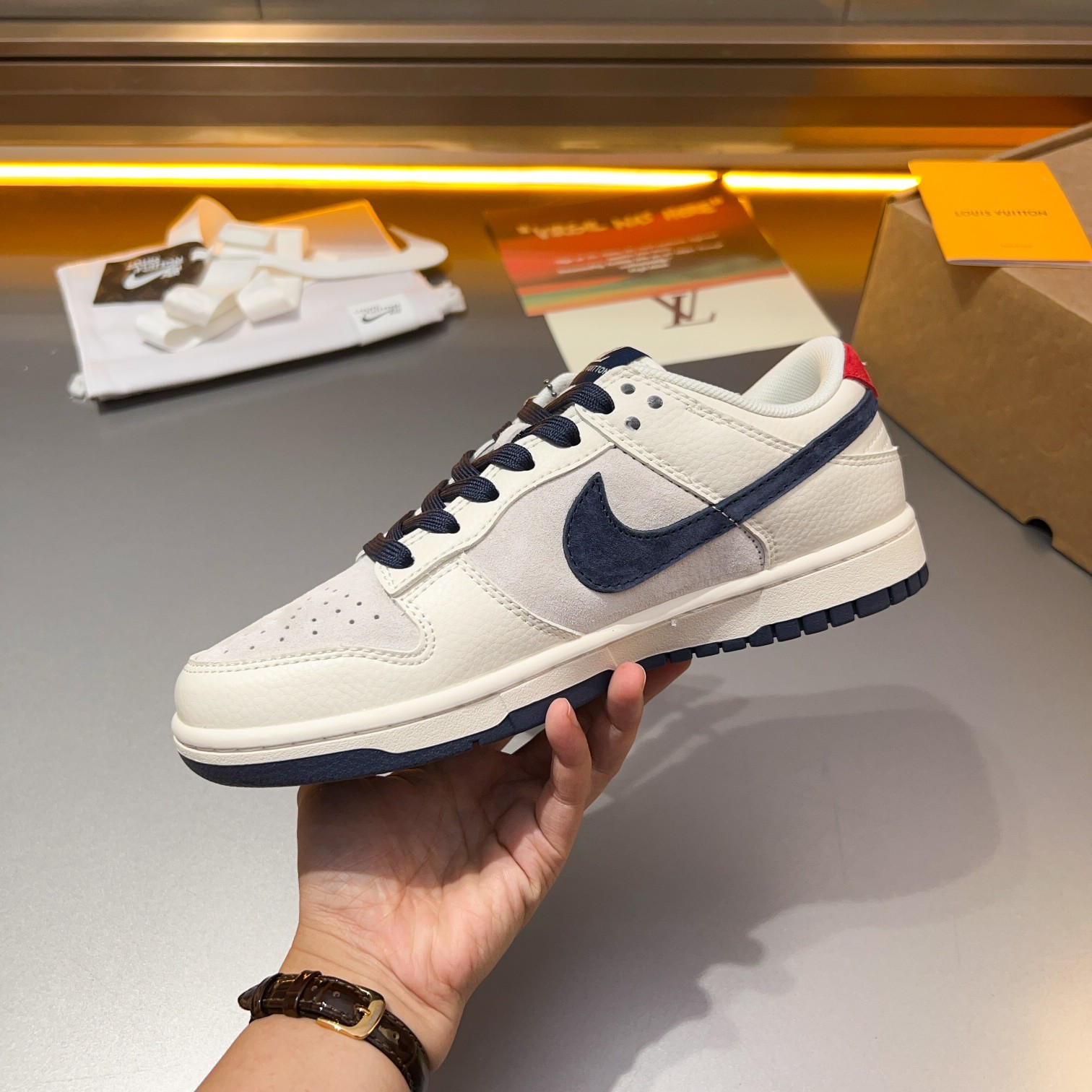 L.v* X nike de marca compartida están confeccionadas en piel de vacuno con cabeza empalmada con orig