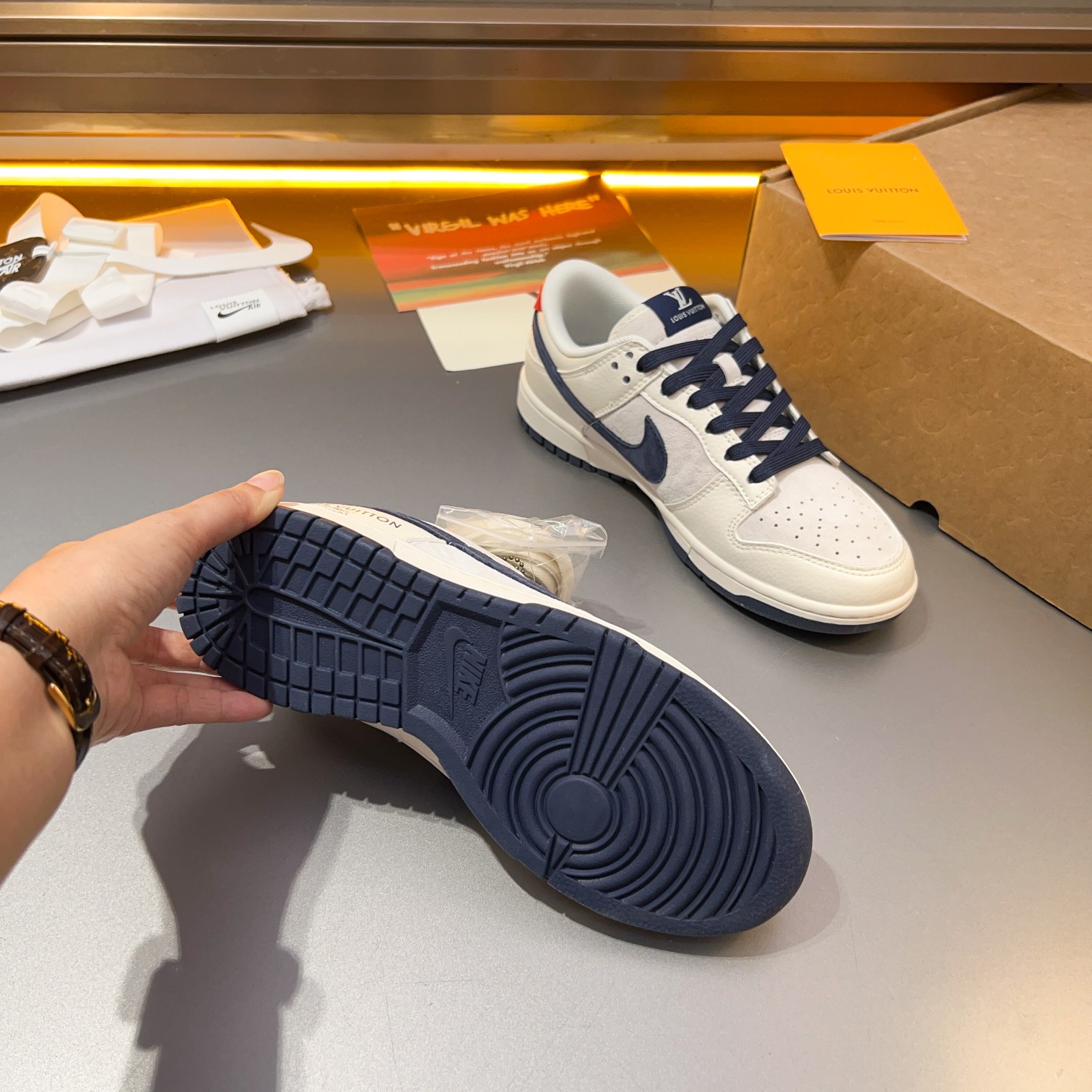L.v* X nike de marca compartida están confeccionadas en piel de vacuno con cabeza empalmada con orig