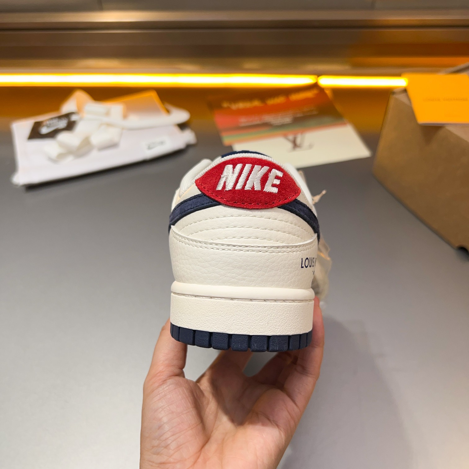 L.v* X nike de marca compartida están confeccionadas en piel de vacuno con cabeza empalmada con orig